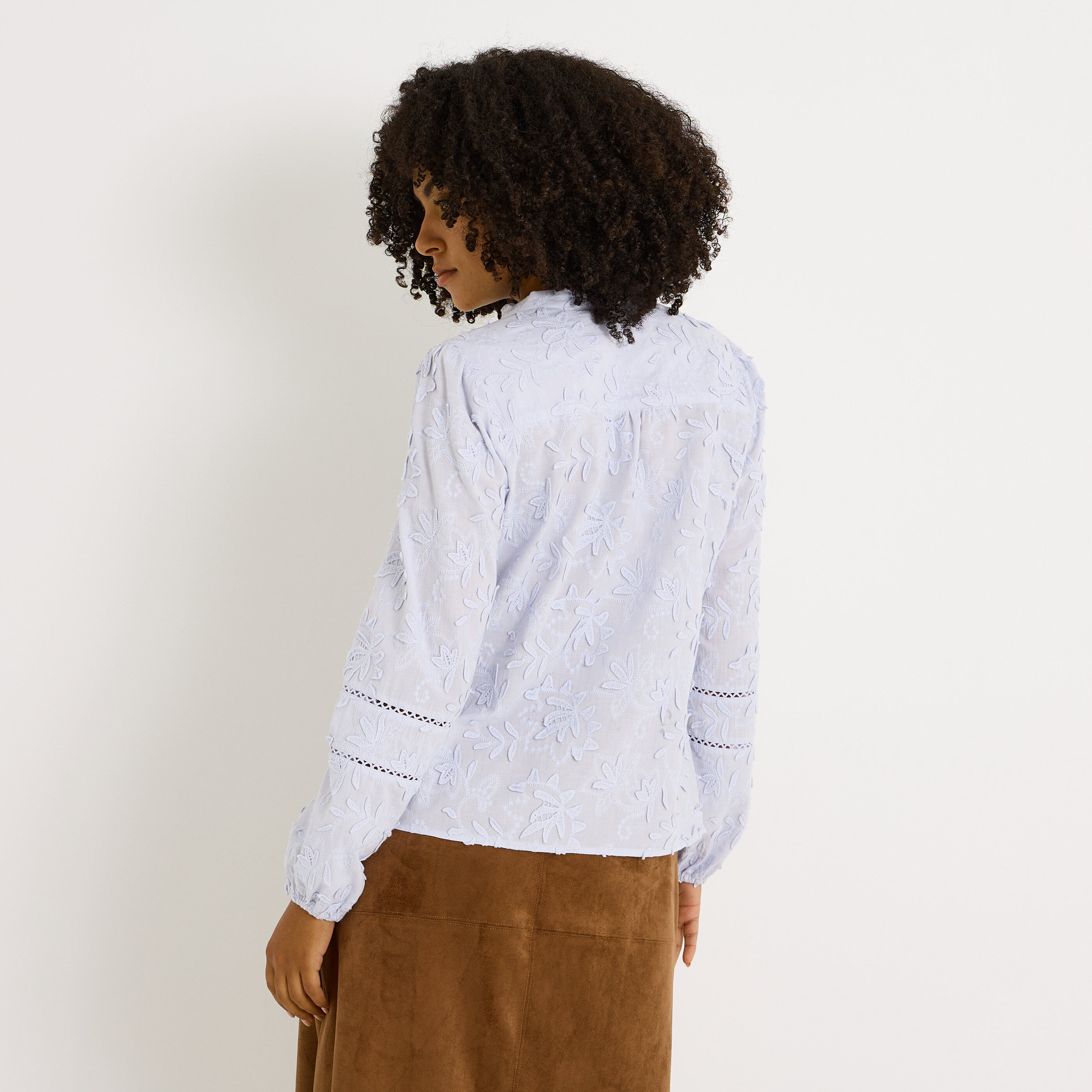 Blouse broderies florales femme