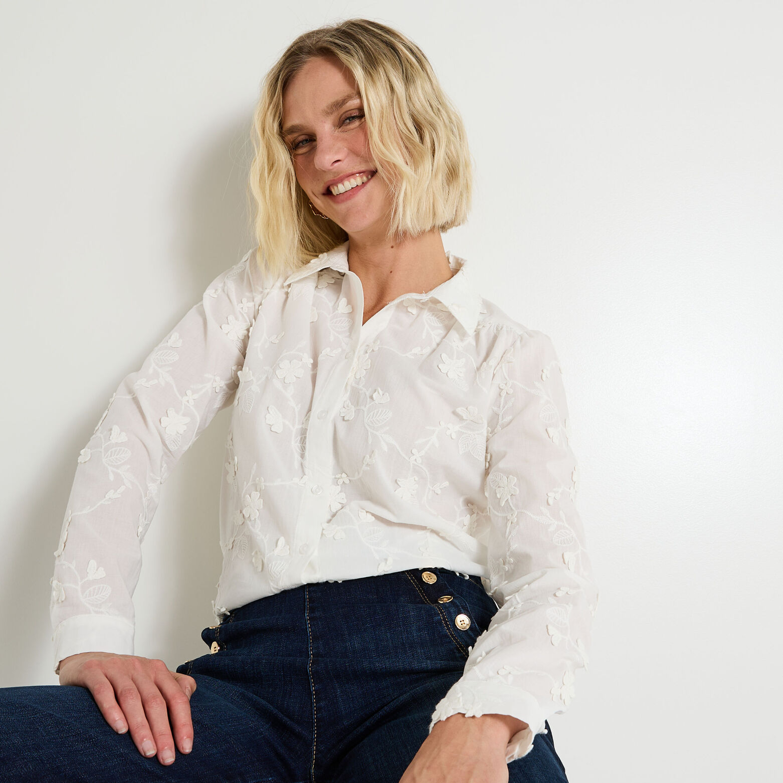 Chemise broderies florales femme