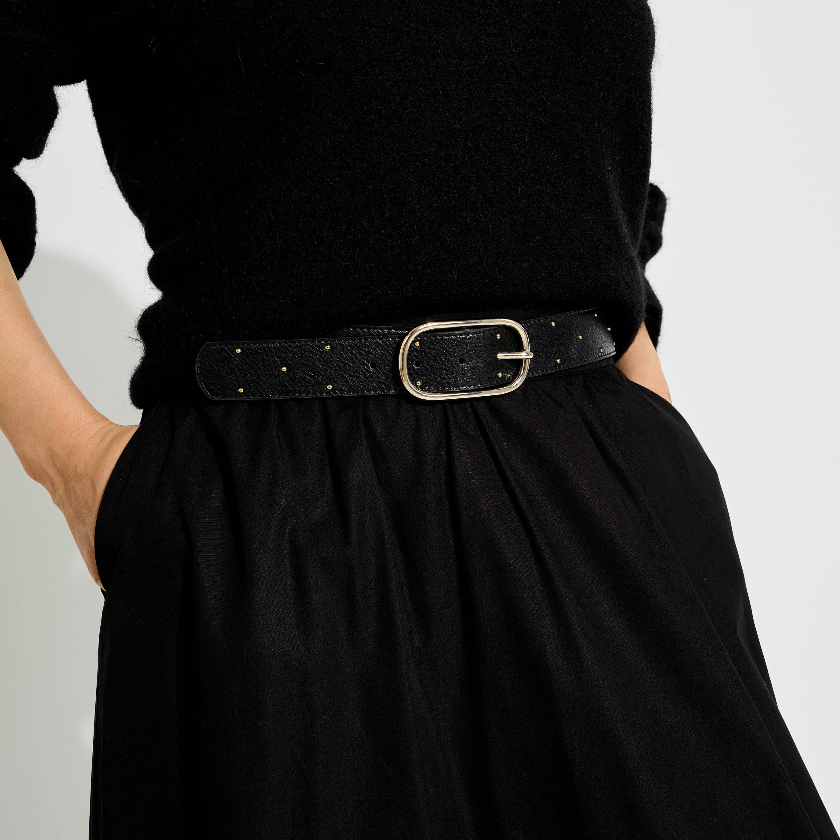 Ceinture clous boucle ovale femme