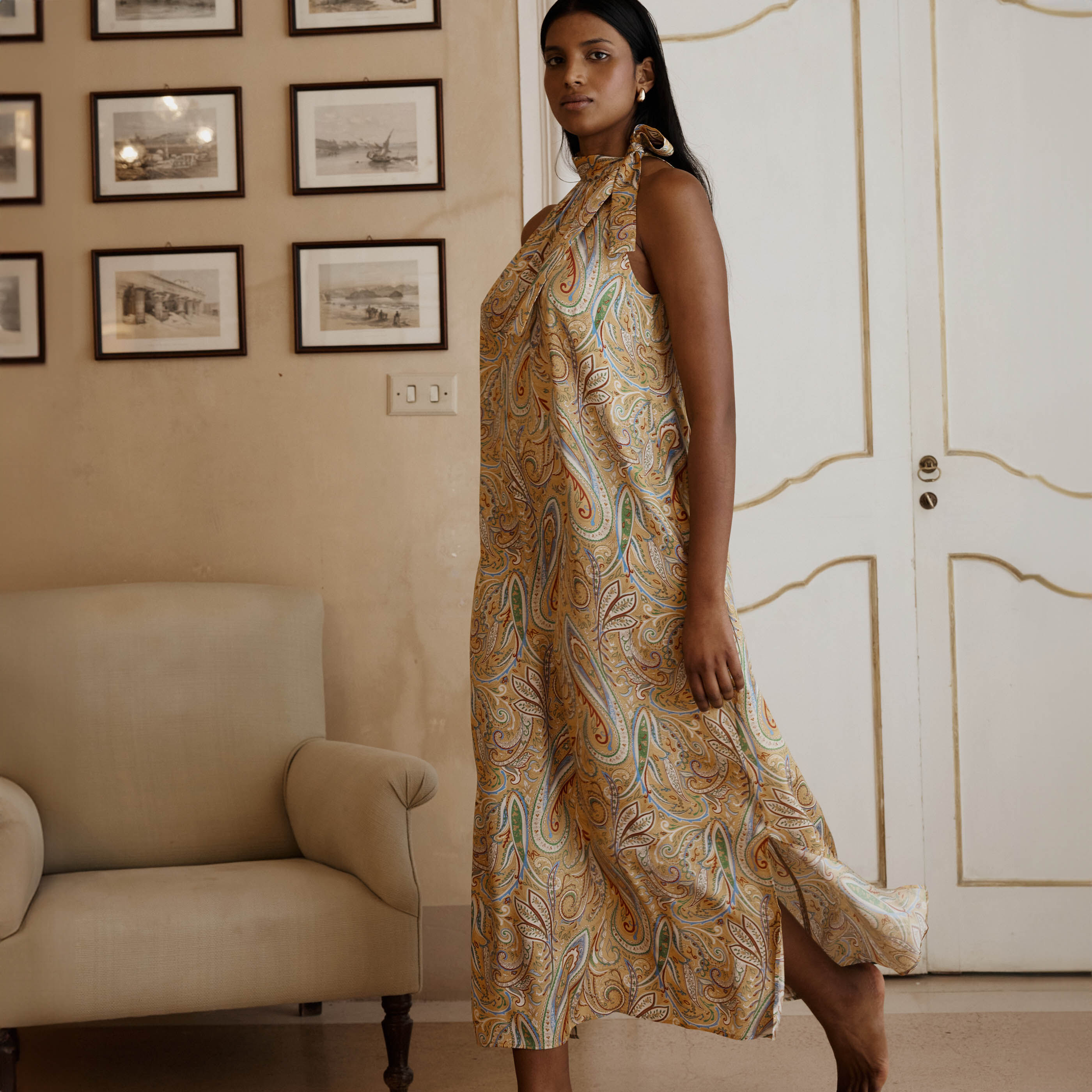 Robe longue imprim&eacute;e en satin