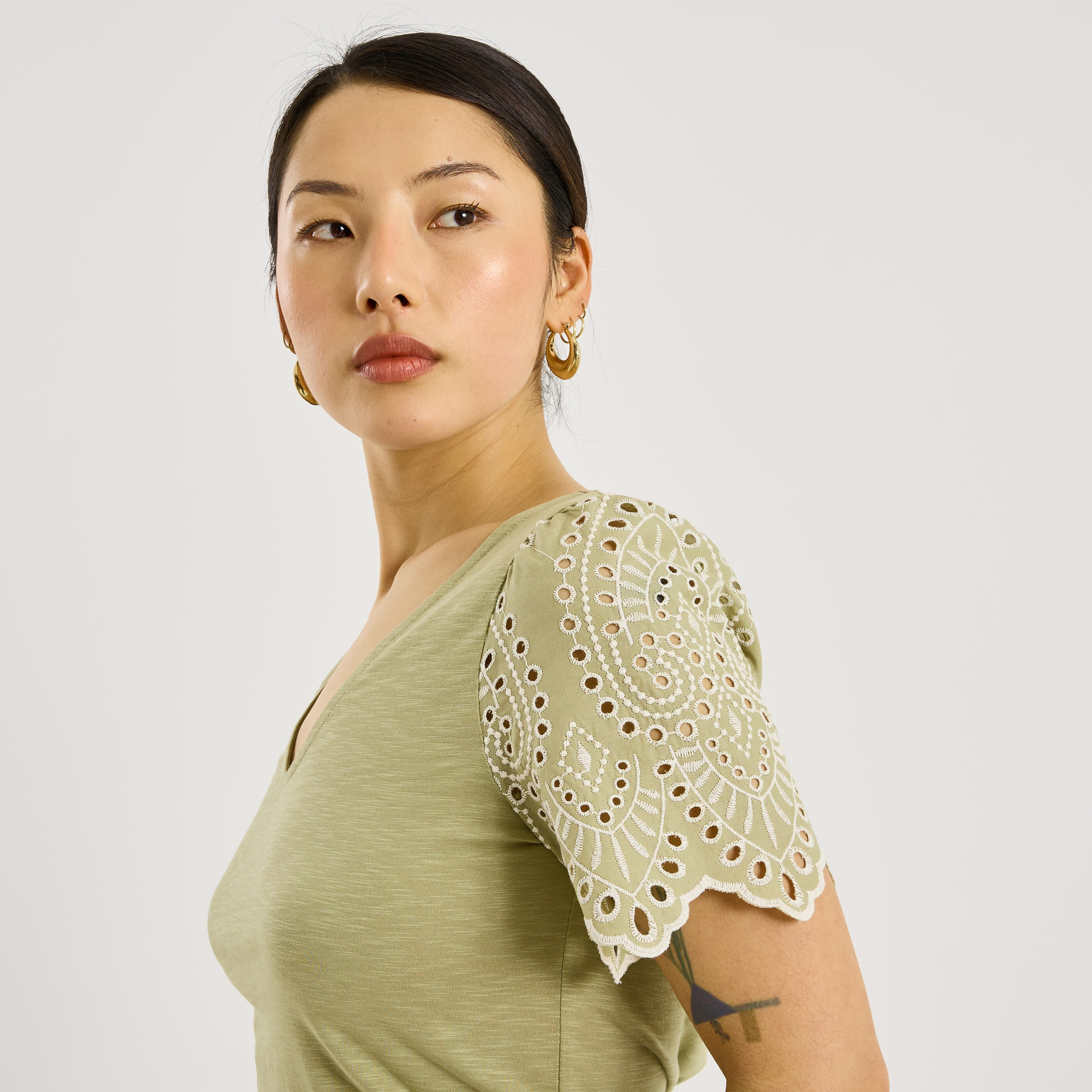 T-shirt manches volant&eacute;es femme