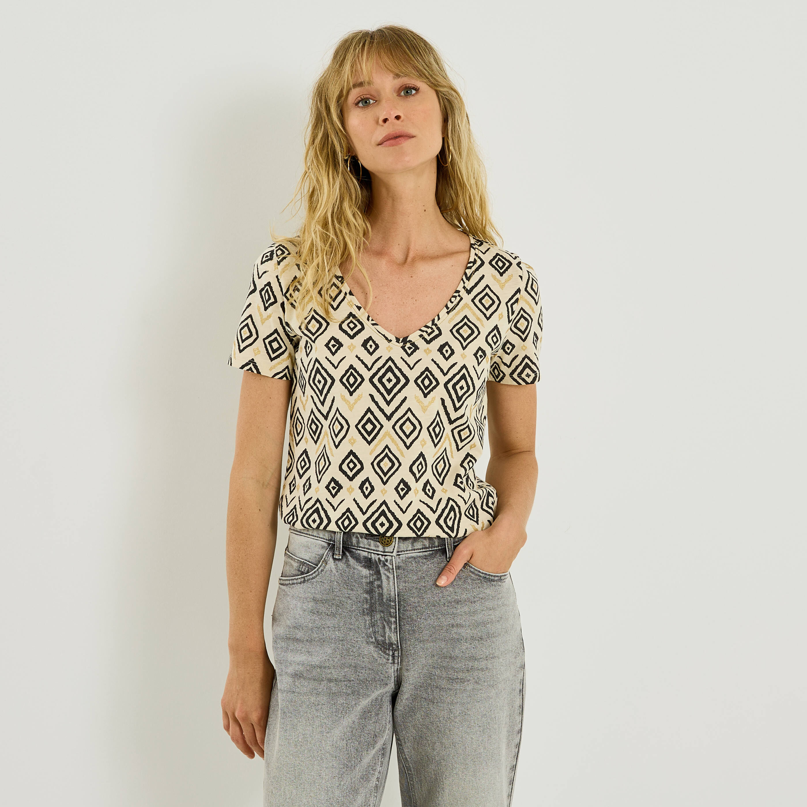 T-shirt col V imprim&eacute; g&eacute;om&eacute;trique femme