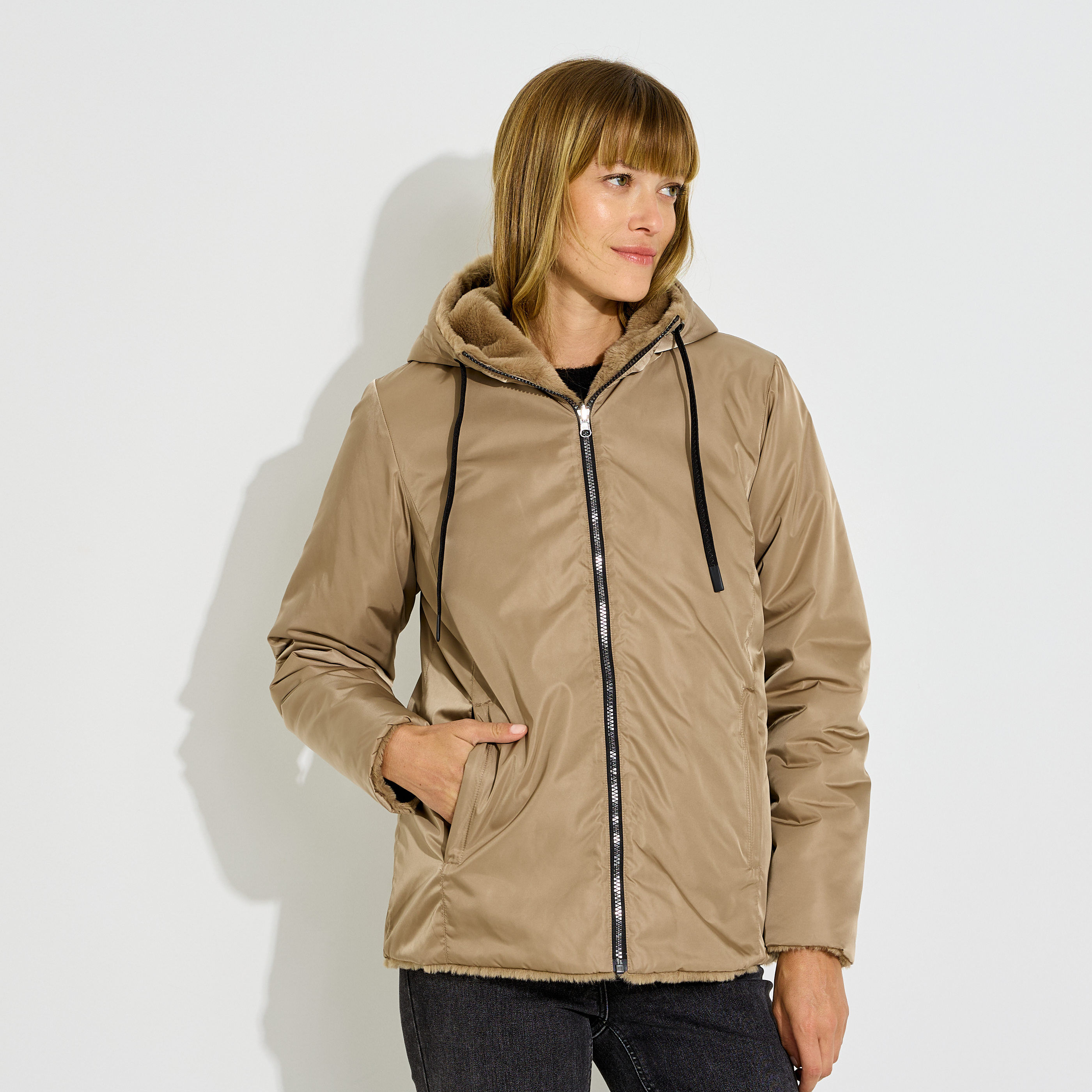 Manteau chaud r&eacute;versible &agrave; capuche femme