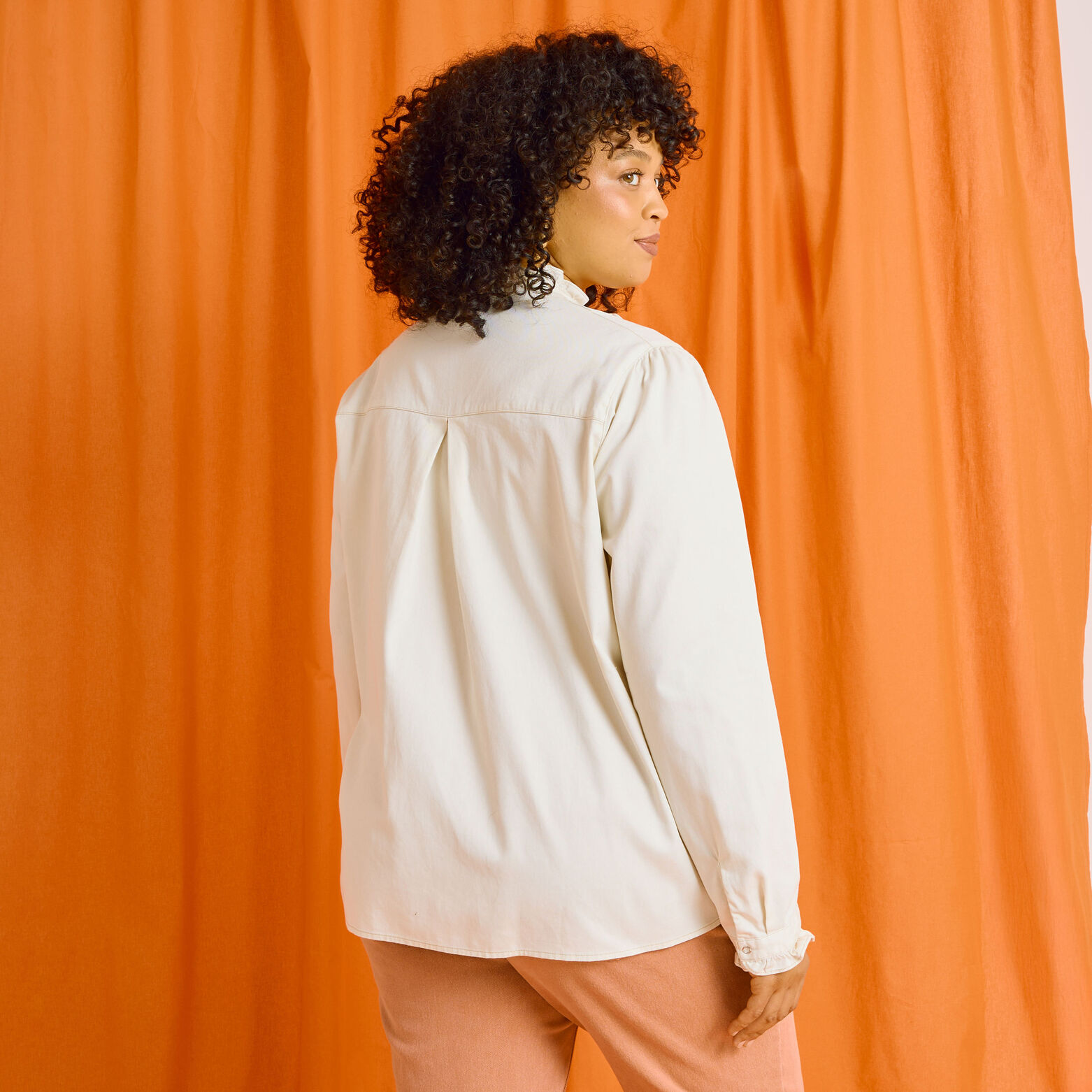 Chemise col volanté femme