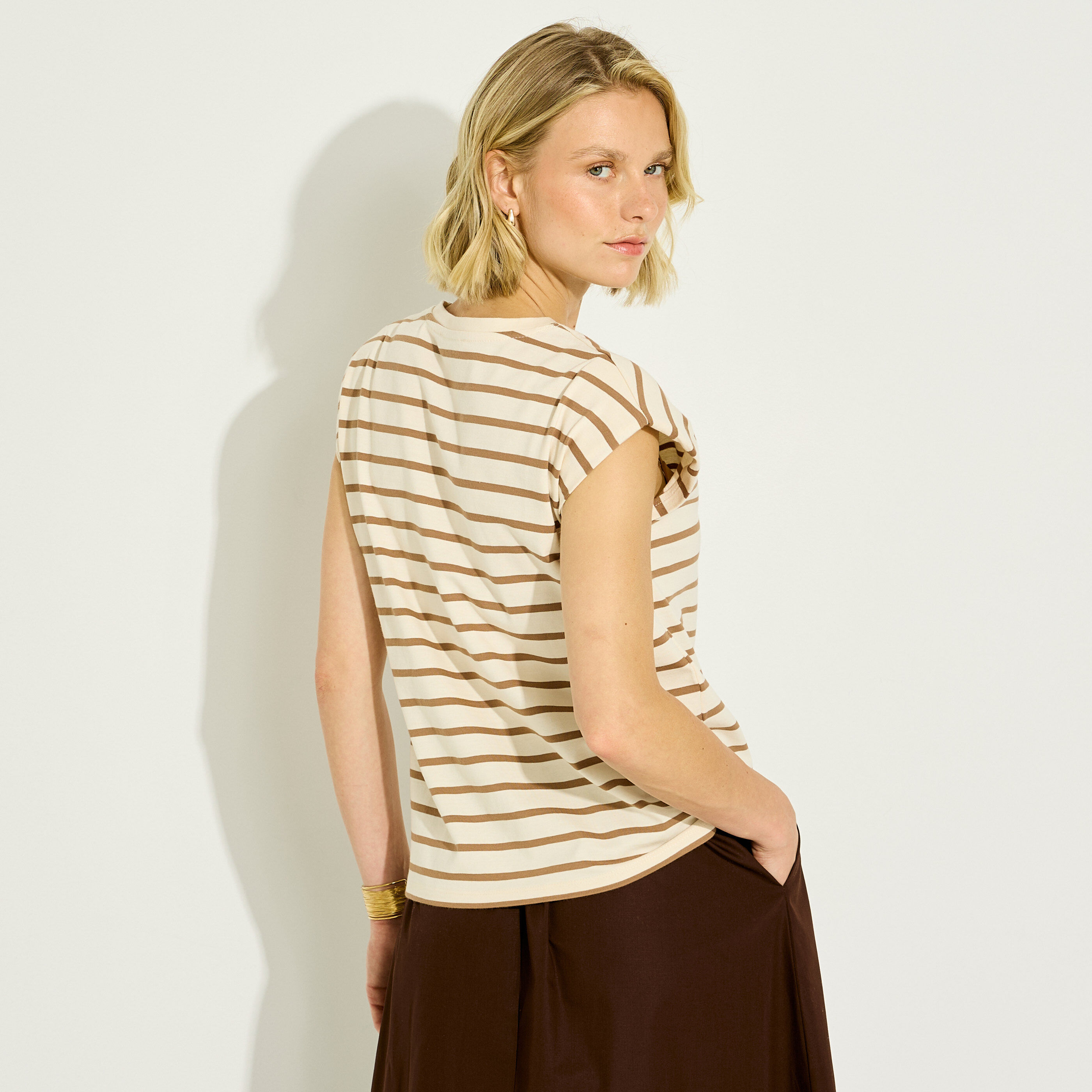 T-shirt ray&eacute; d&eacute;tail bijou femme