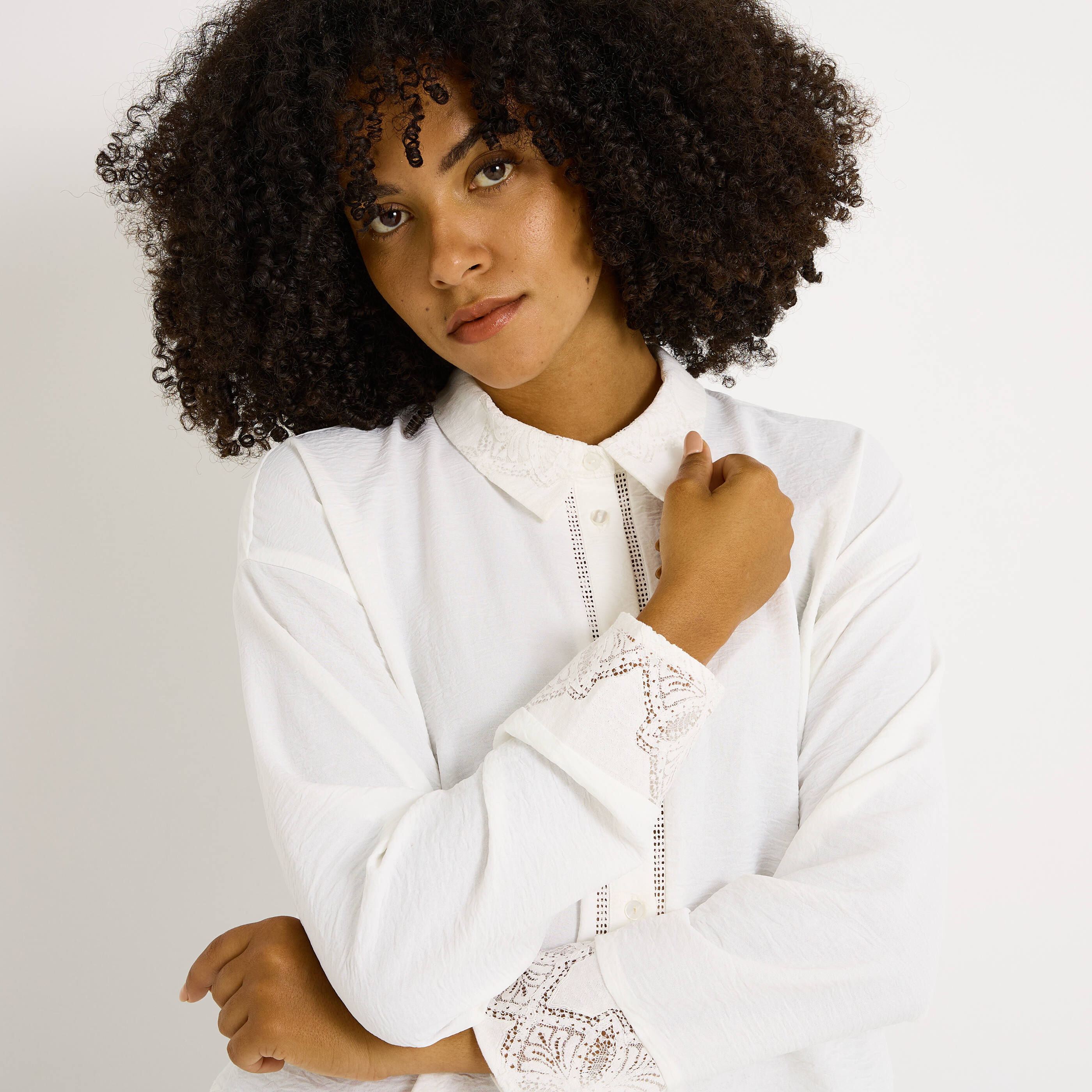 Chemise &agrave; d&eacute;tails ajour&eacute;s femme