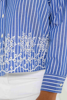 Chemise rayée à broderies femme