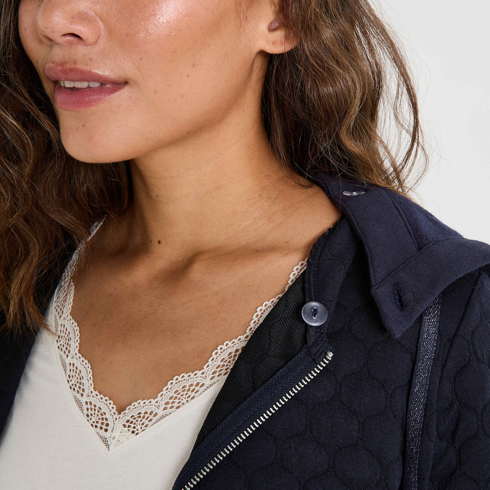 Veste en maille à capuche amovible femme