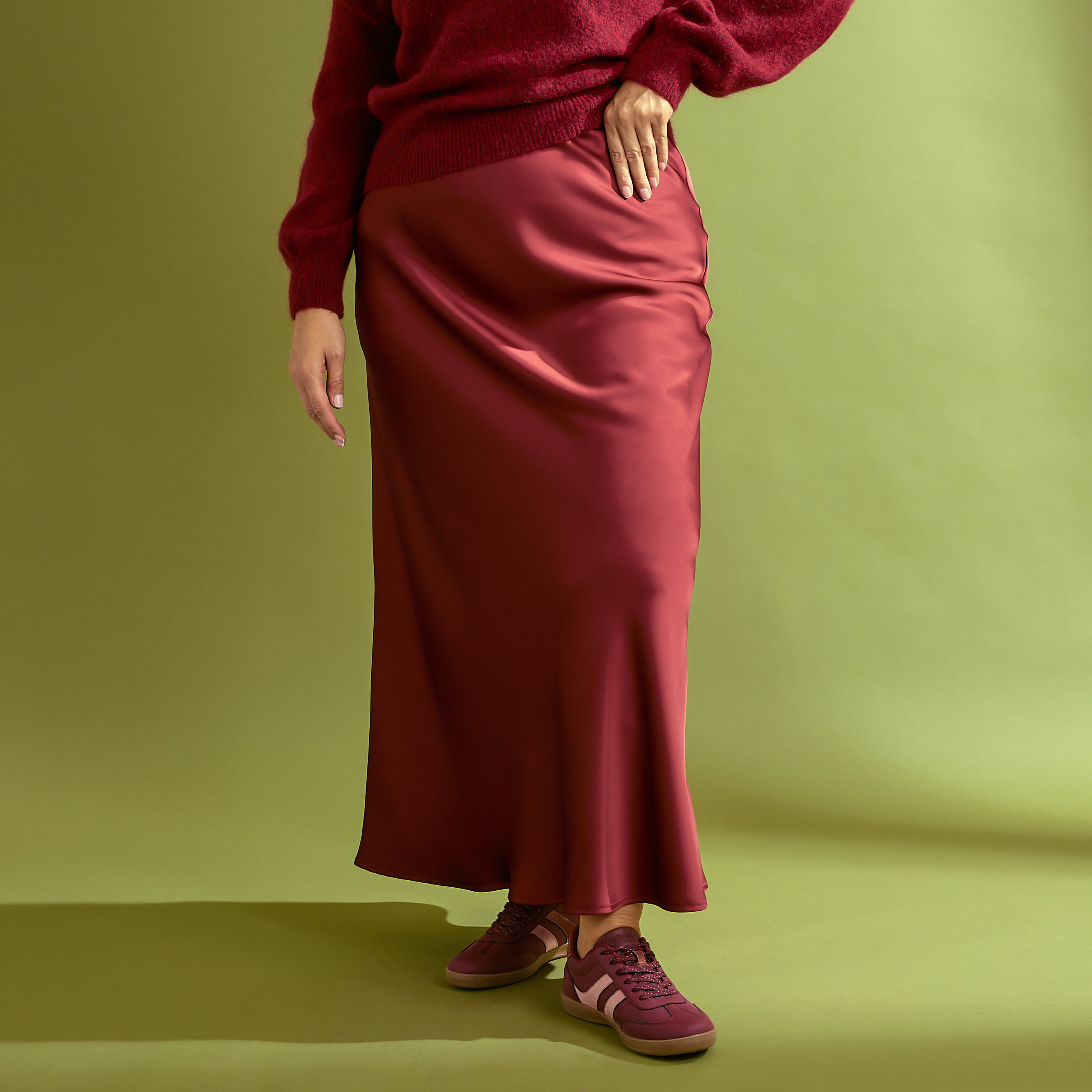 Jupe longue satin&eacute;e forme &eacute;vas&eacute;e