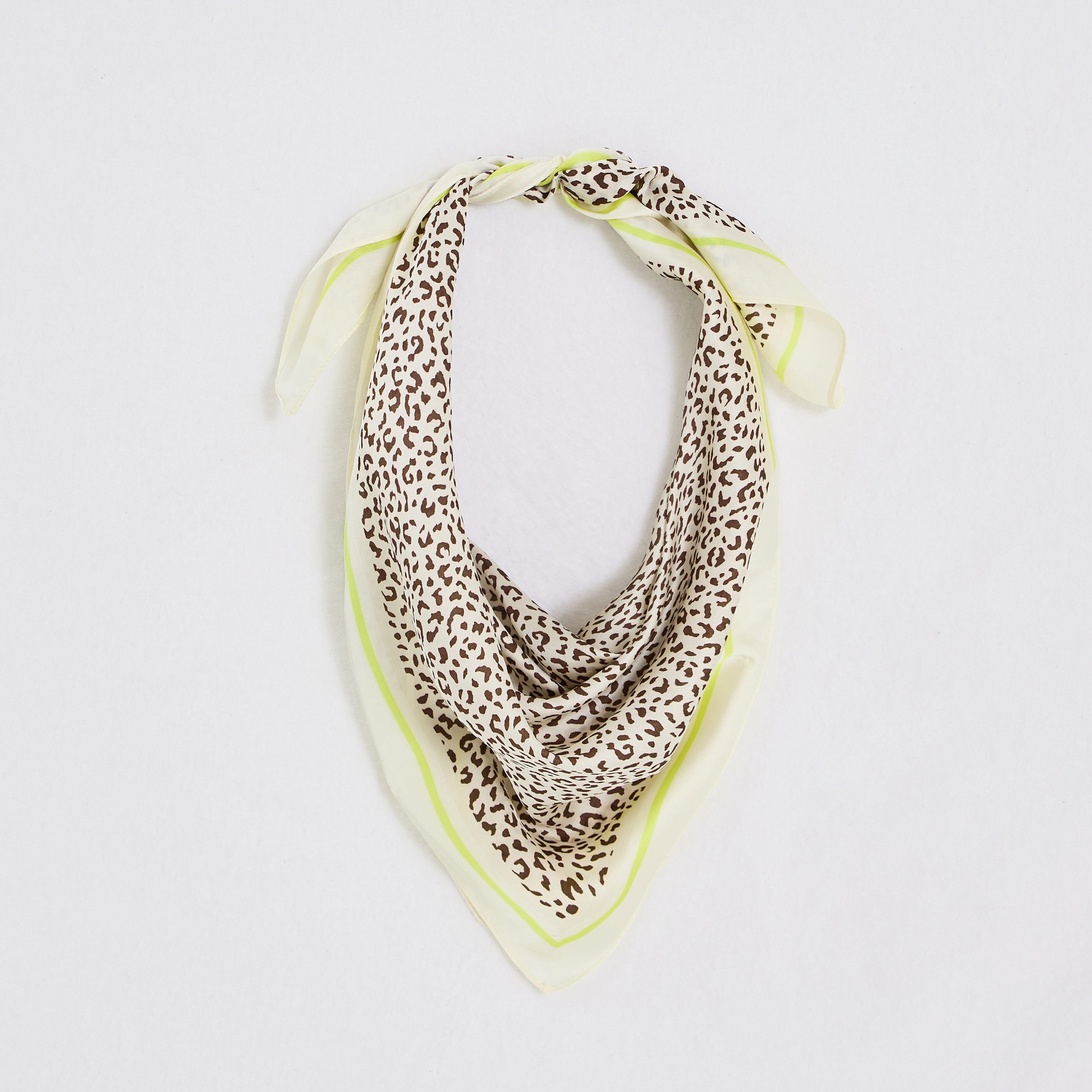 Foulard carr&eacute; l&eacute;opard femme