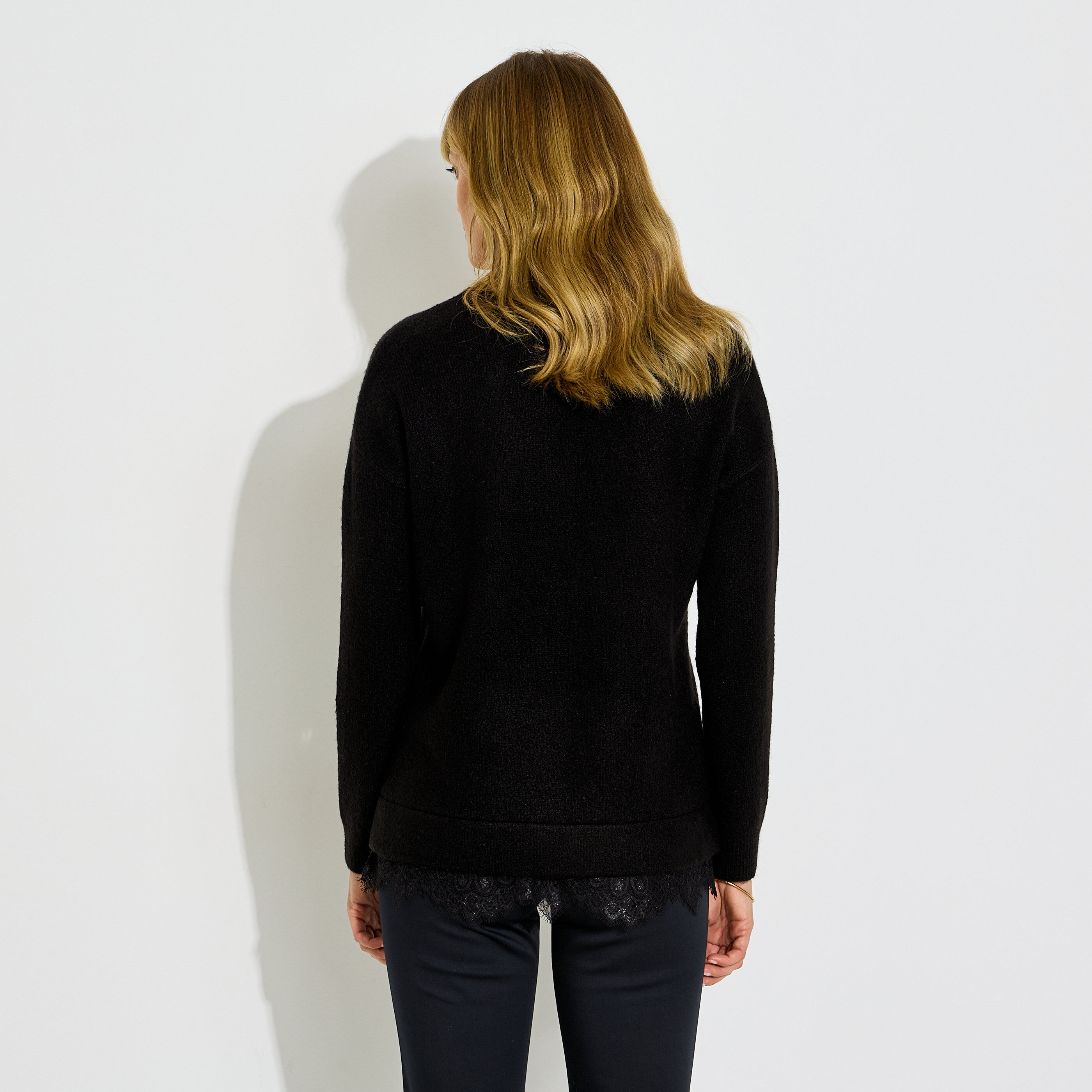  Pull finition guipure &agrave; la base femme