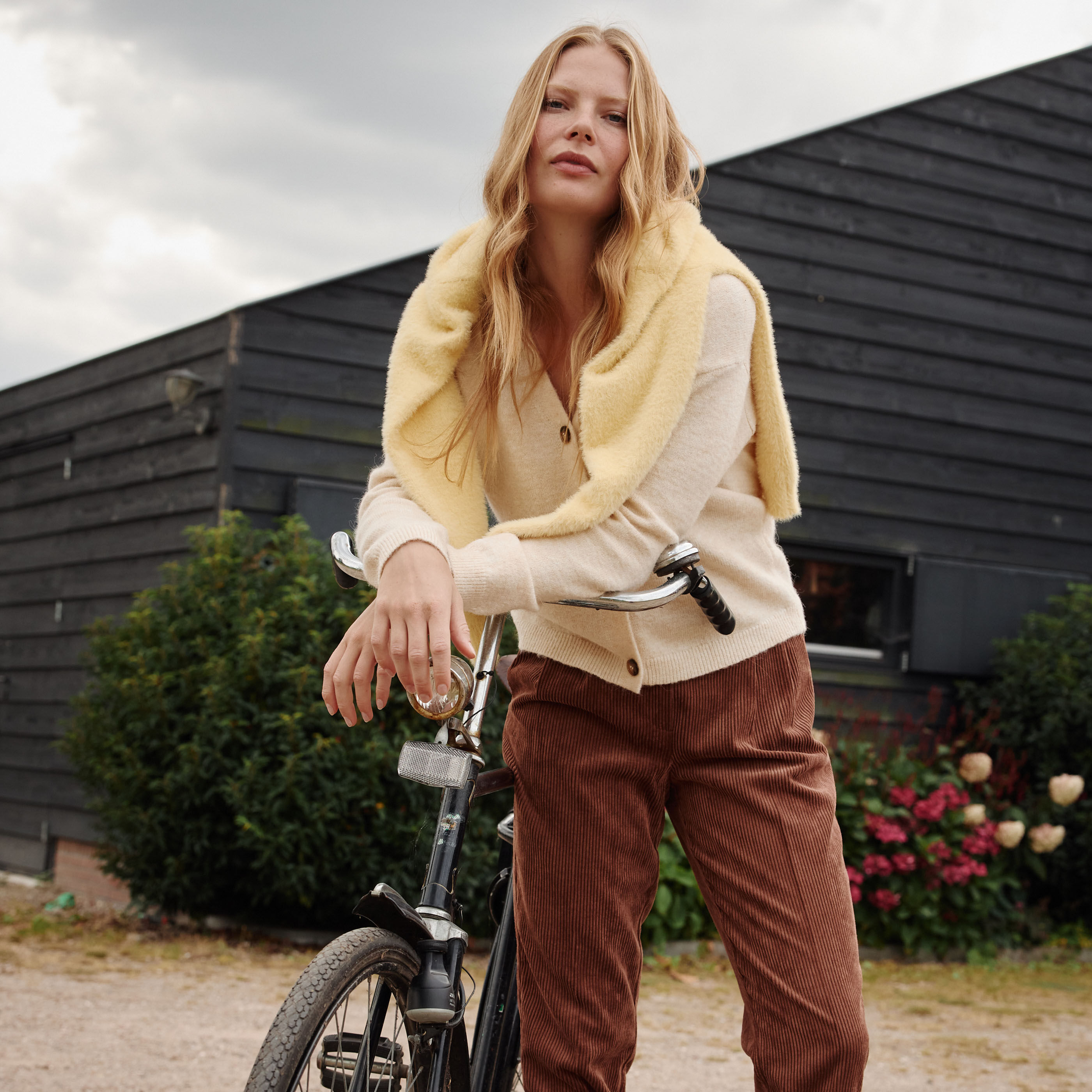 Pantalon velours &agrave; revers femme