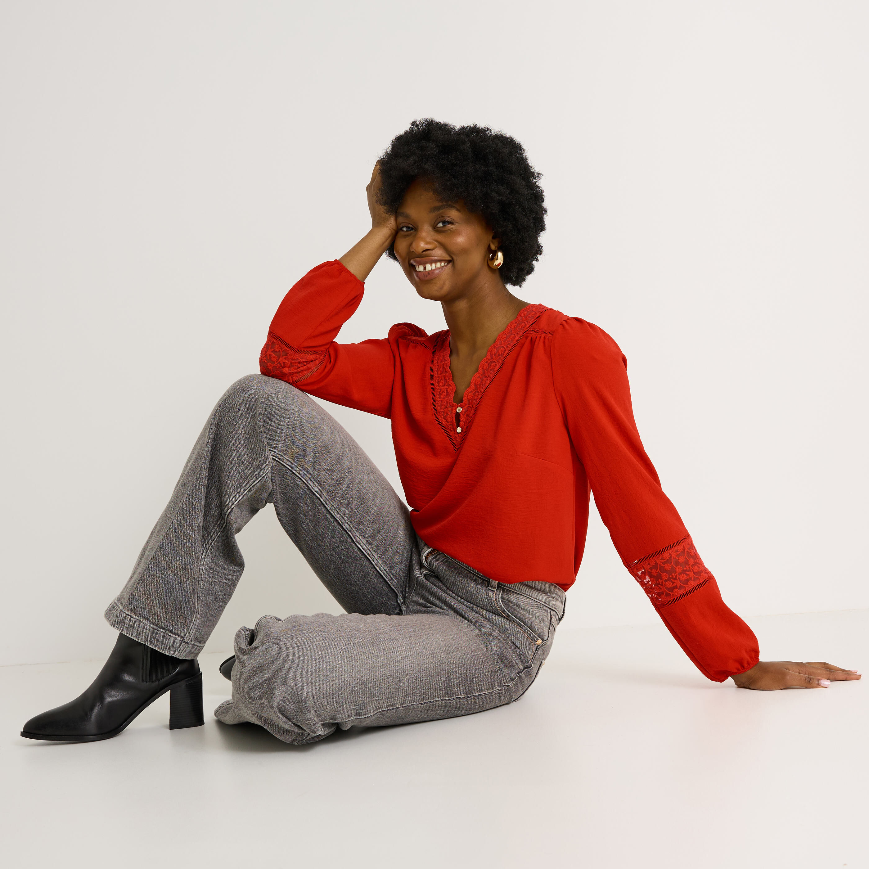 Blouse unie d&eacute;tails ajour&eacute;s femme