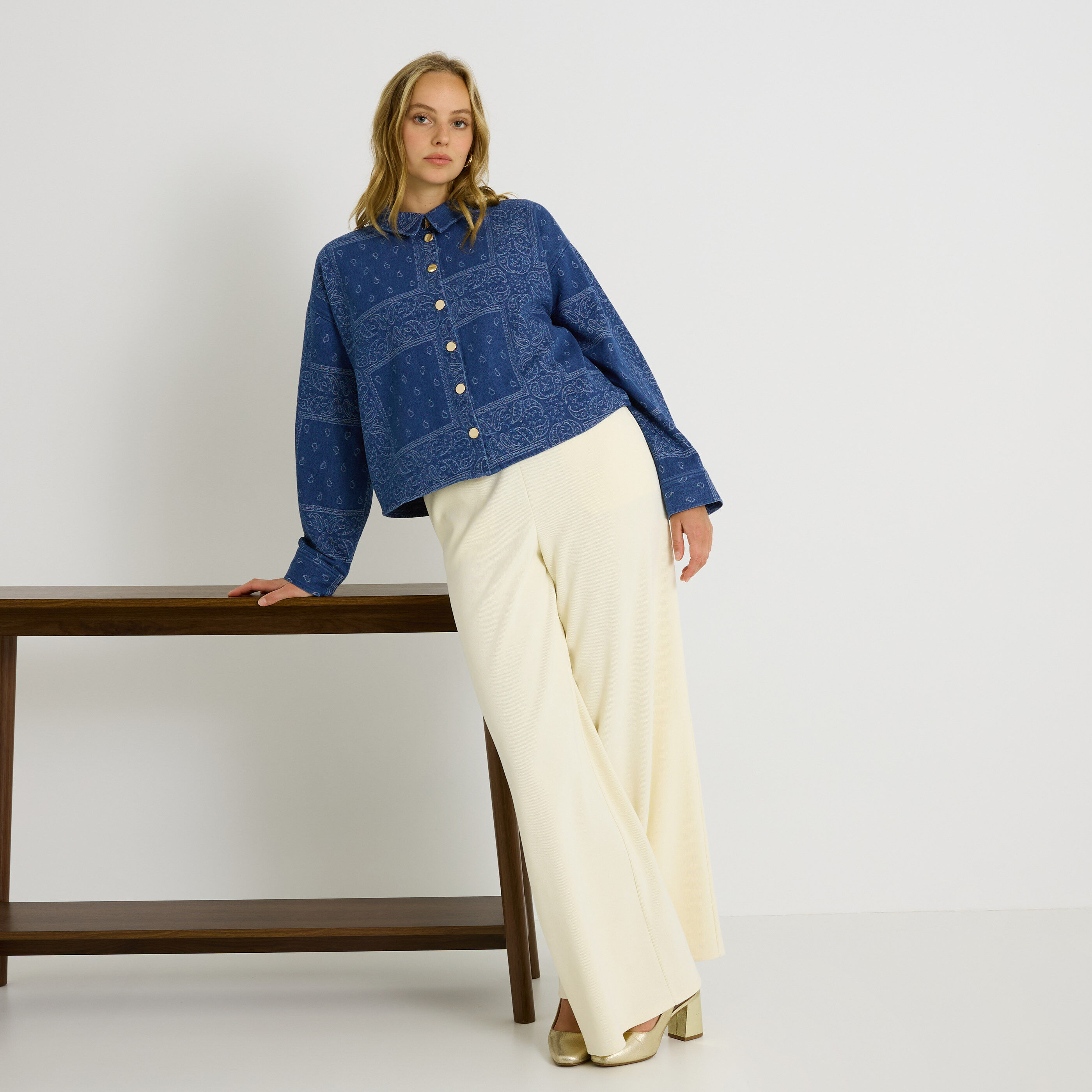 Chemise denim imprim&eacute; paisley femme