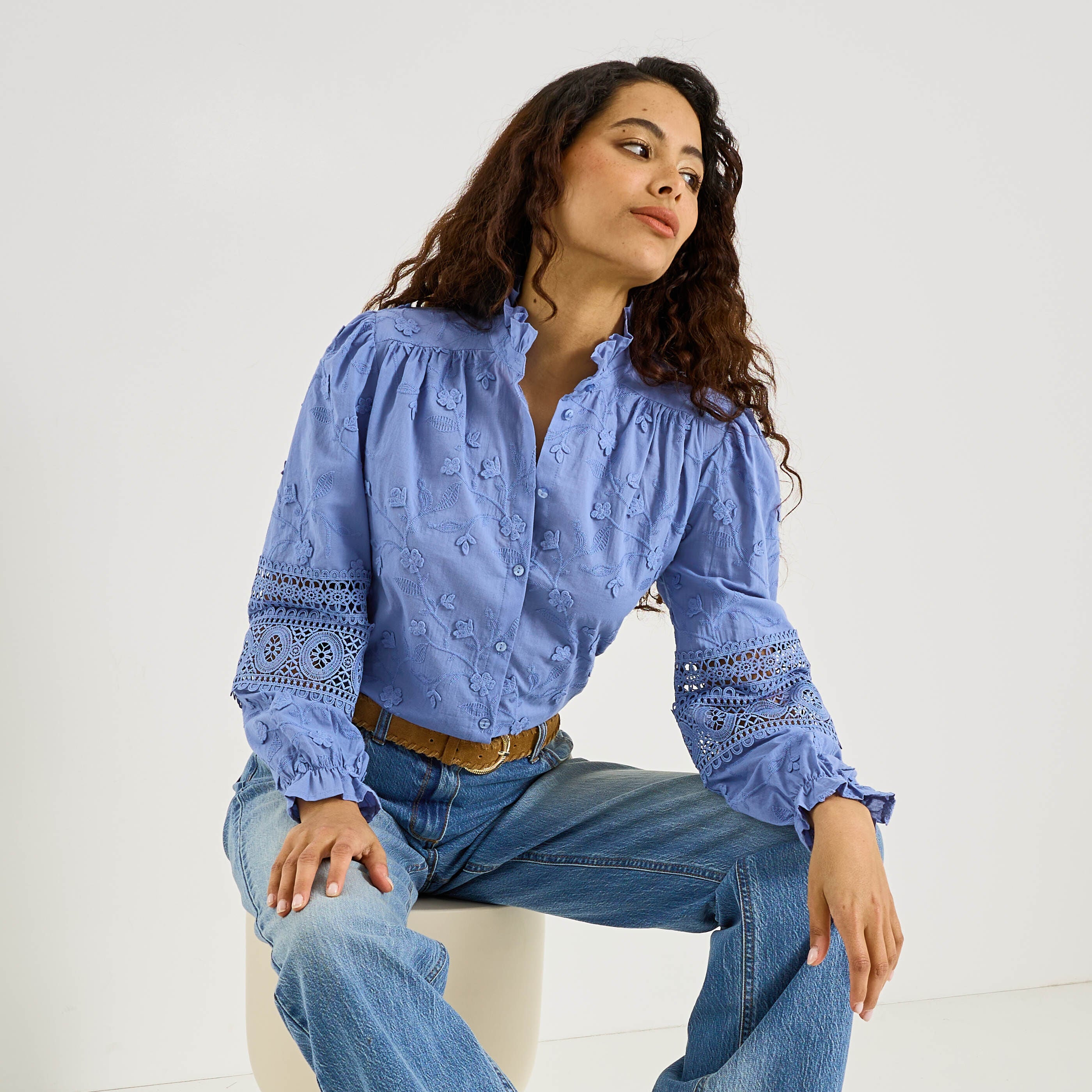 Chemise brod&eacute;e d&eacute;tails ajour&eacute;s femme