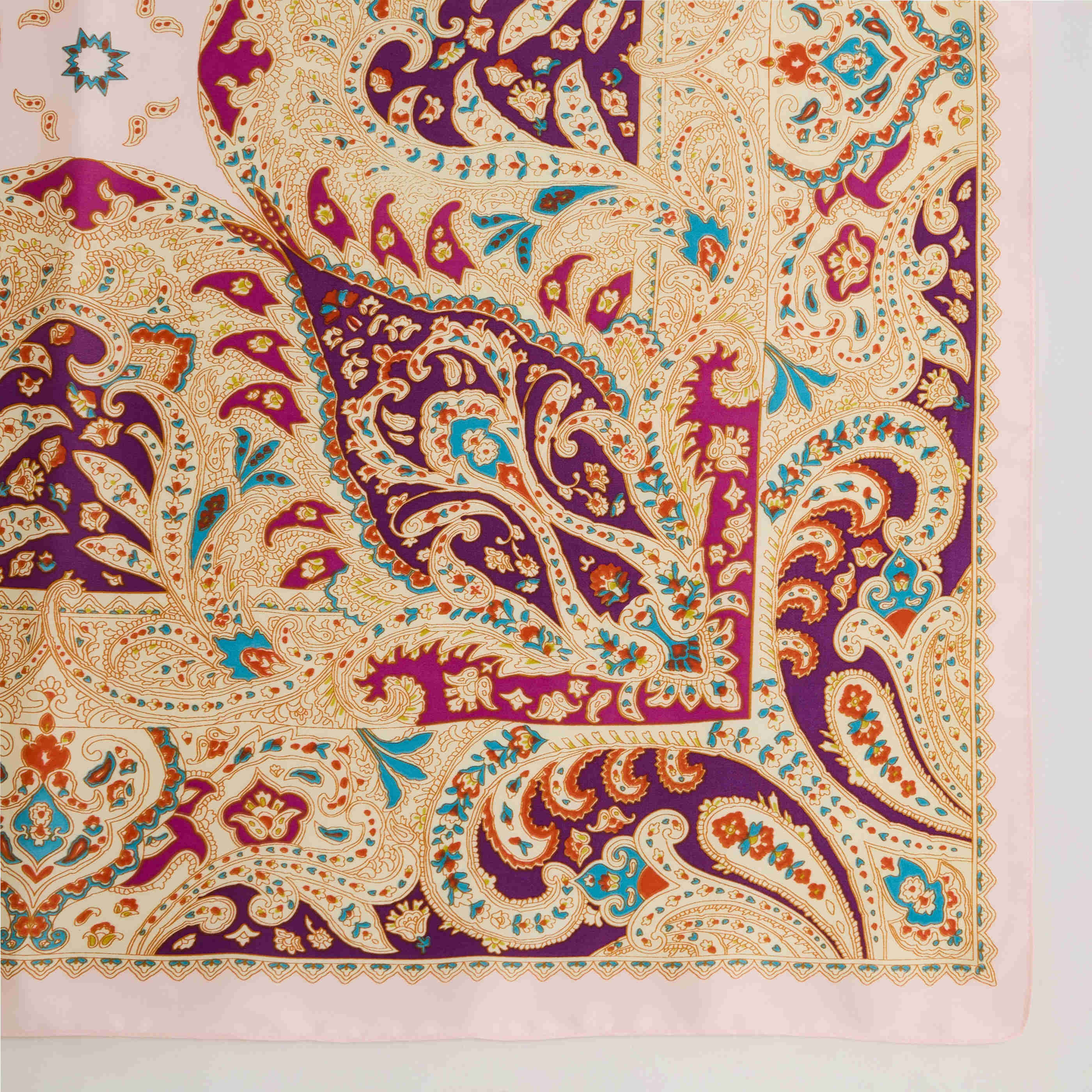 Foulard carr&eacute; imprim&eacute; femme