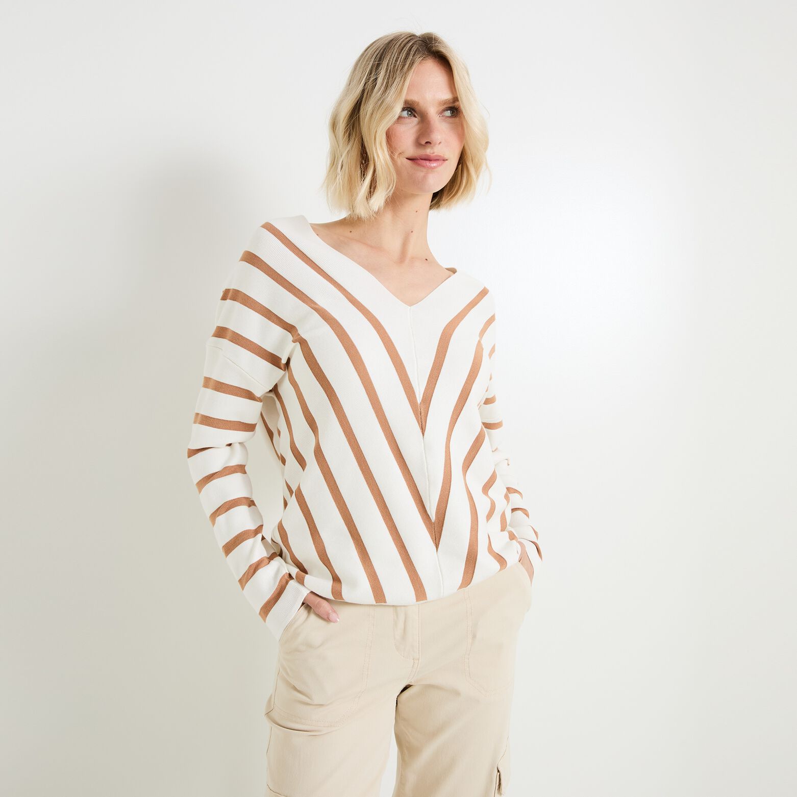 Pull col V à rayures femme