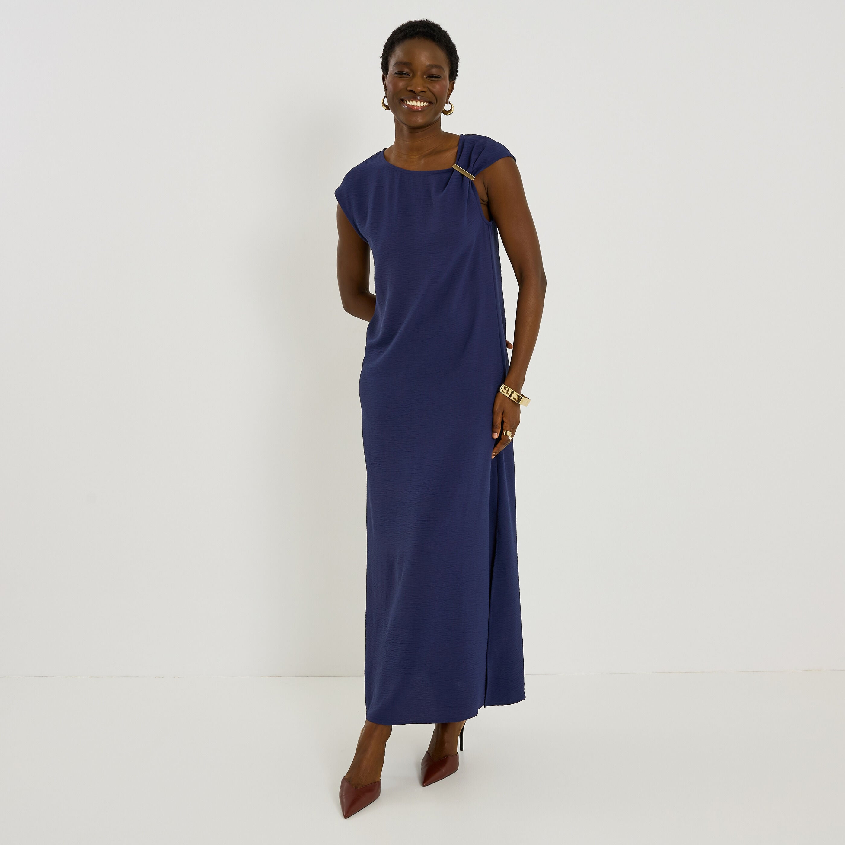 Robe longue habill&eacute;e d&eacute;tail bijou 