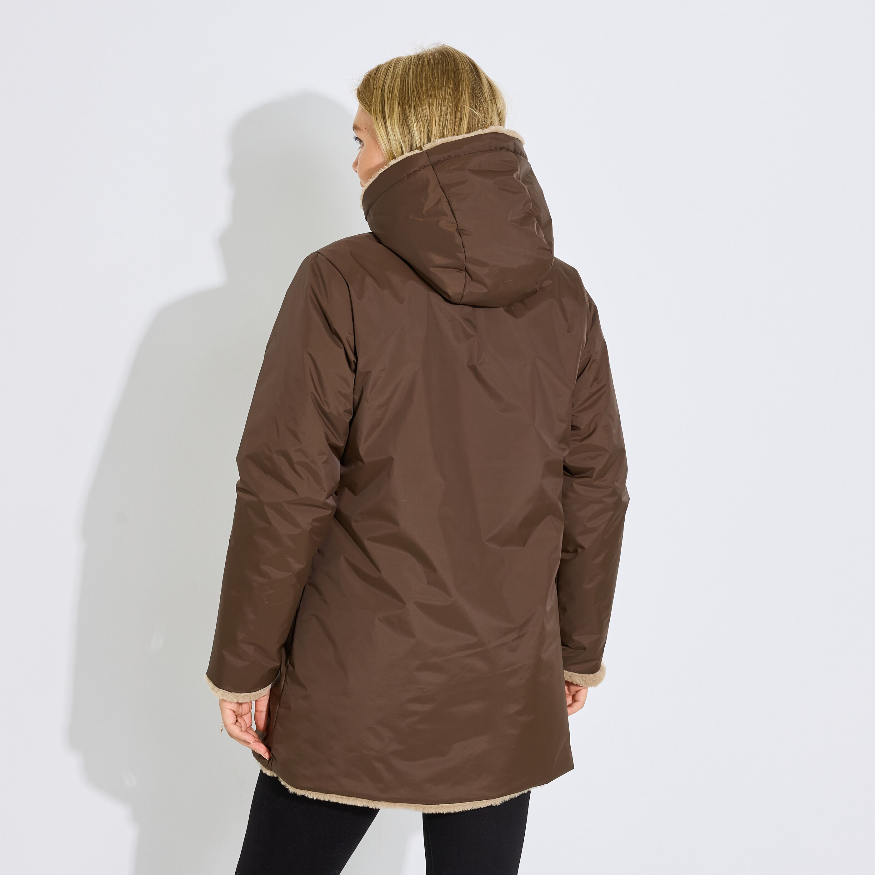 Manteau d'hiver mi-long &agrave; capuche femme