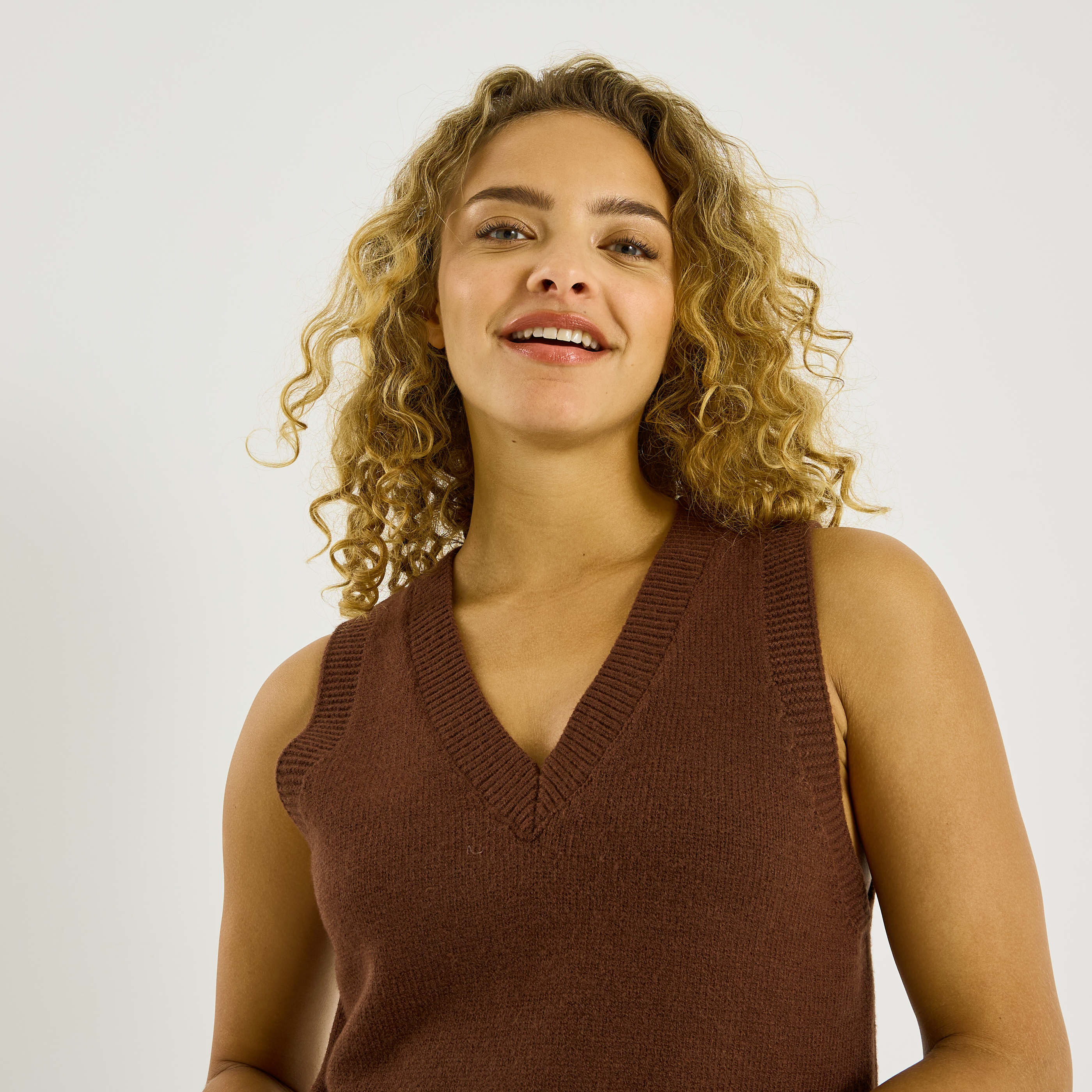 Pull col V sans manches femme