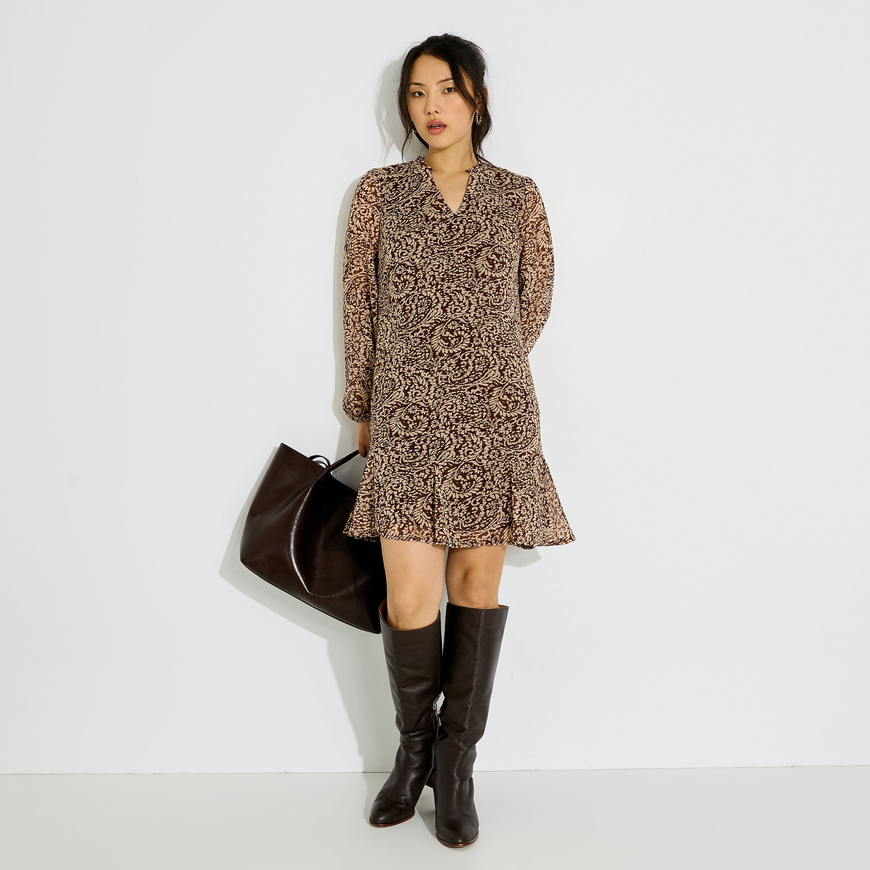 Robe courte &eacute;vas&eacute;e &agrave; motif abstrait