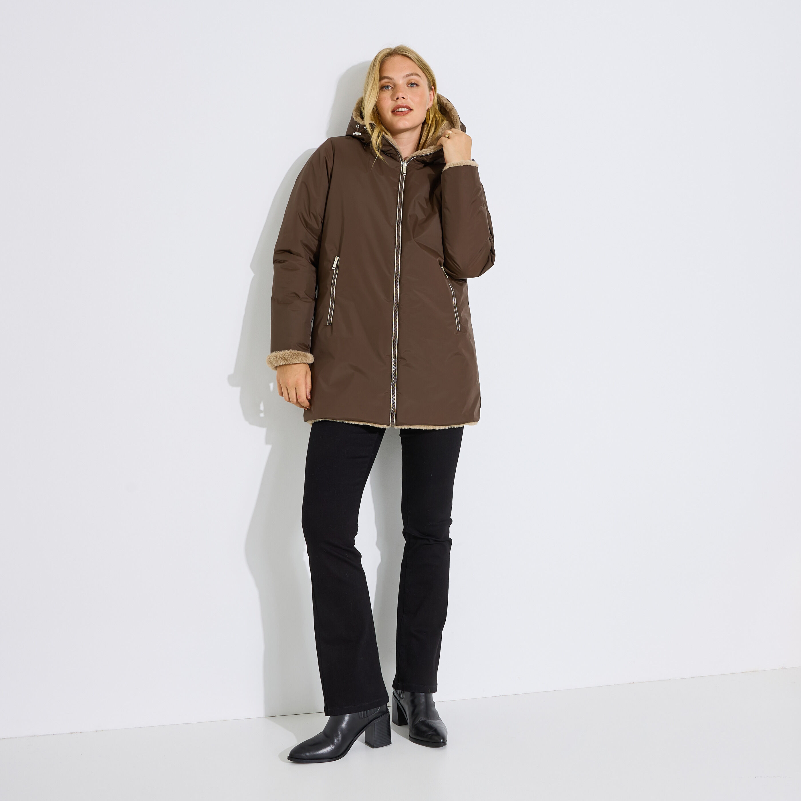 Manteau d'hiver mi-long &agrave; capuche femme