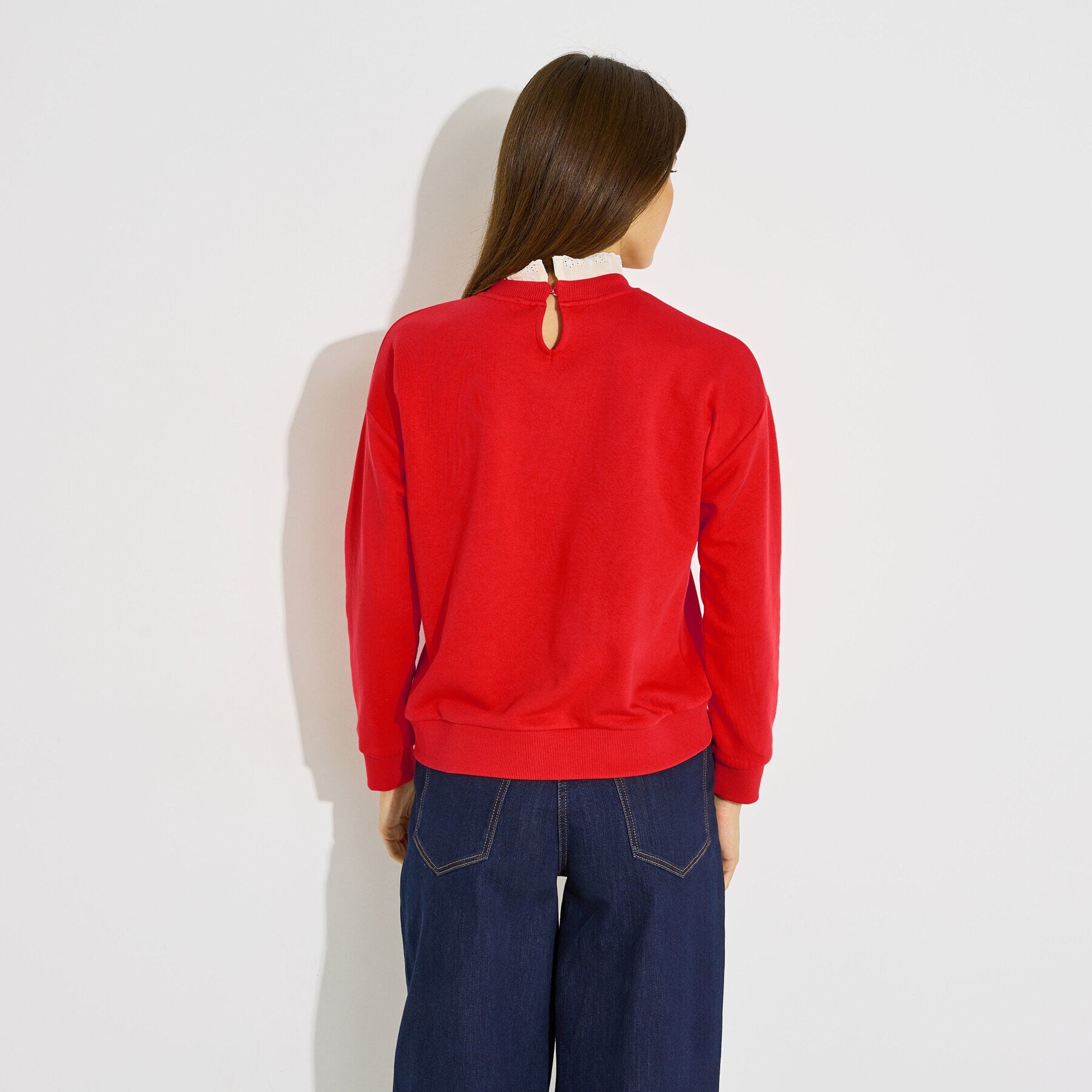 Sweat broderie chien col ajour&eacute; femme
