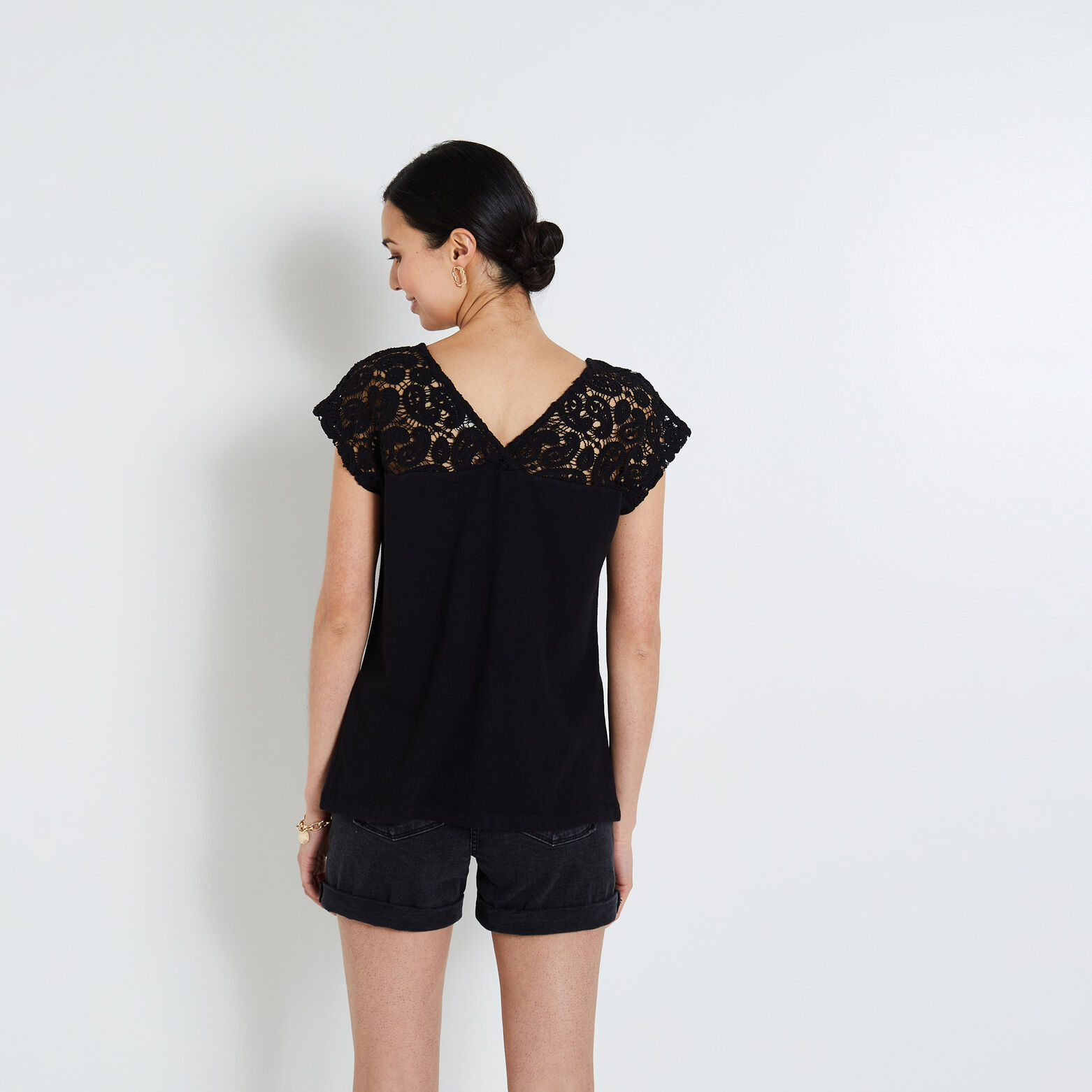 Tshirt détails crochet femme