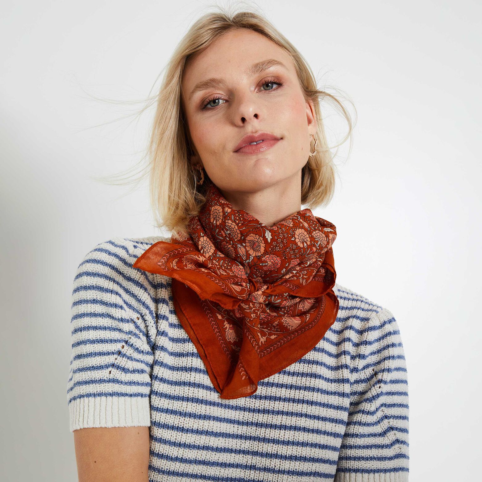 Foulard carré imprimé femme