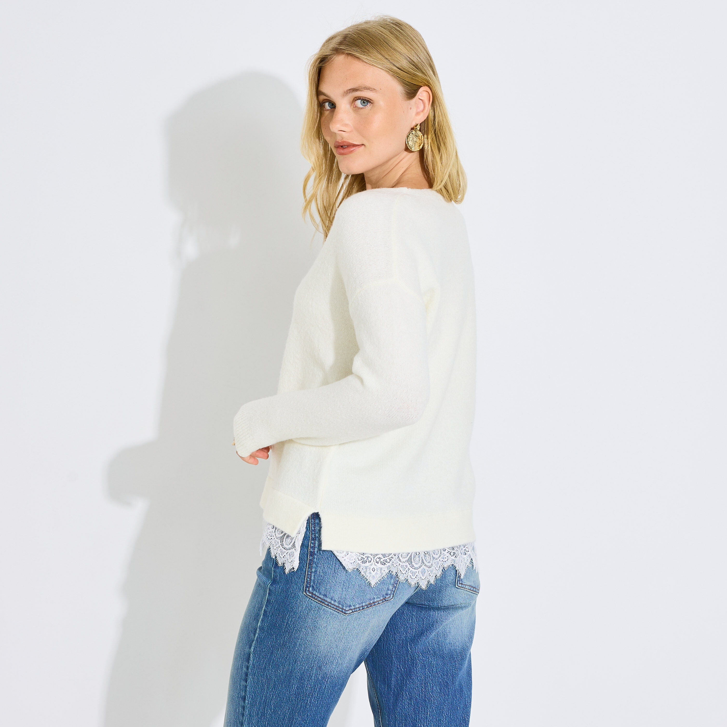  Pull finition guipure &agrave; la base femme