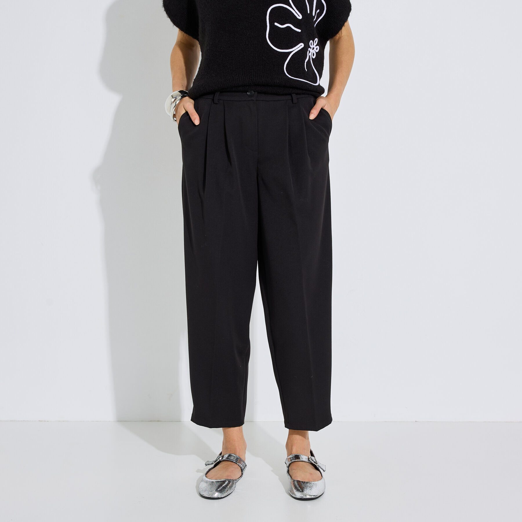 Pantalon barrel raccourci chic femme.