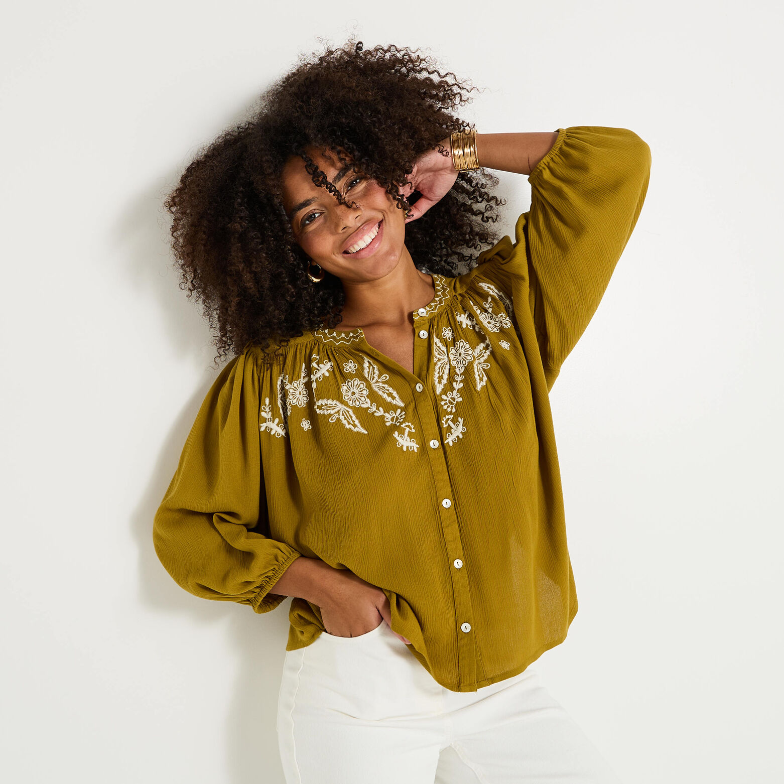 Chemise col rond brodée femme