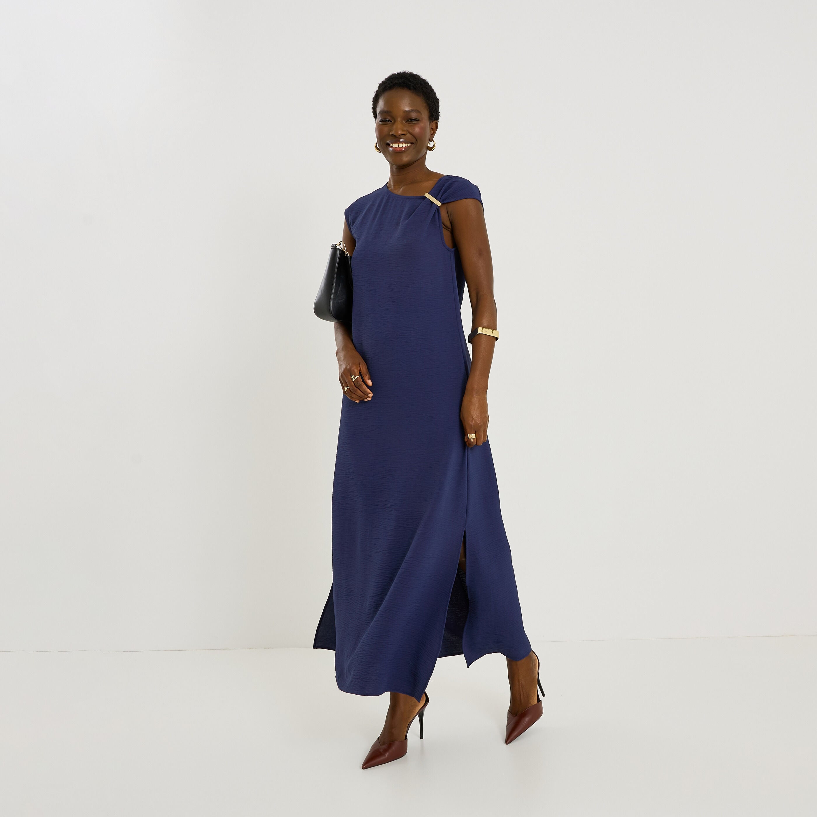 Robe longue habill&eacute;e d&eacute;tail bijou 