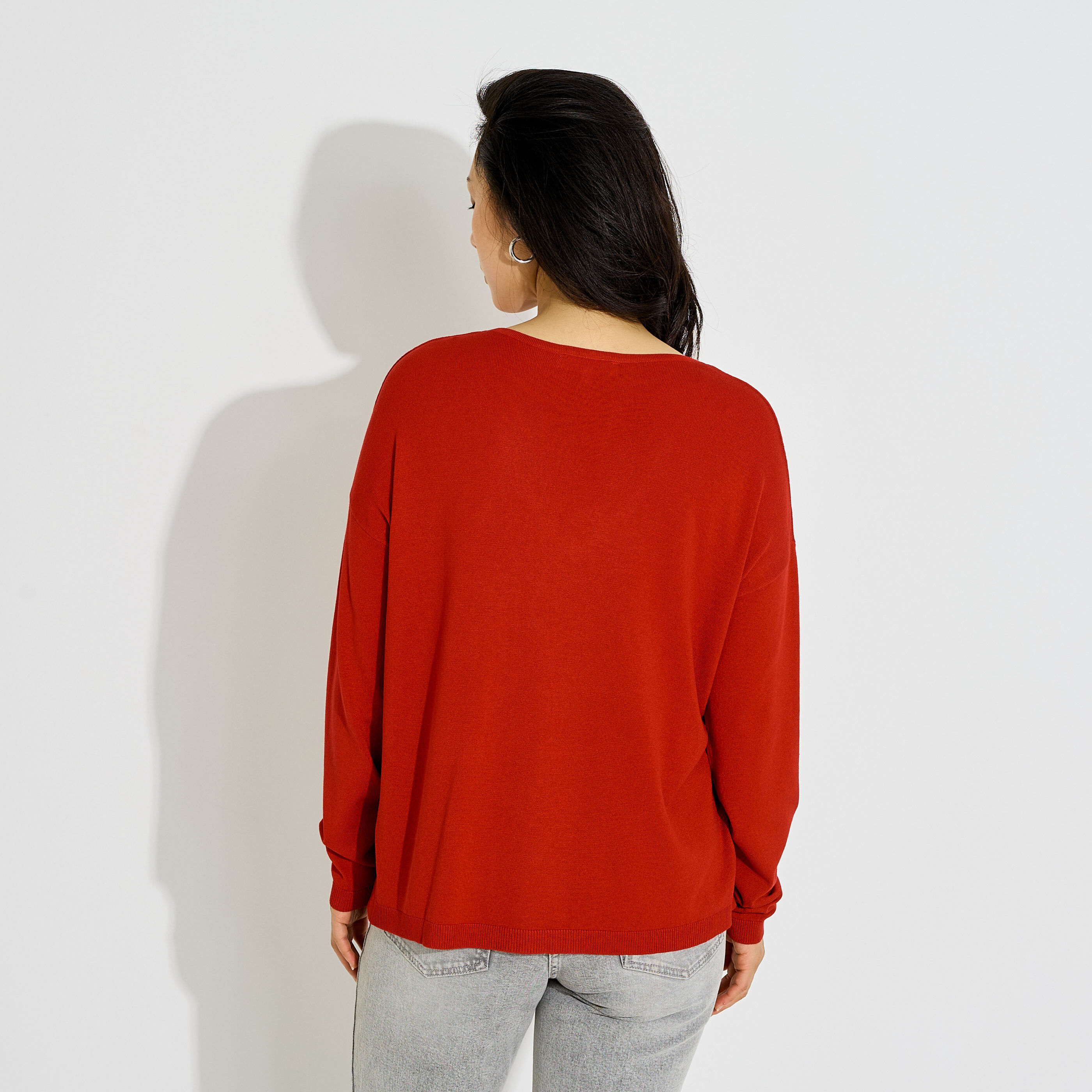 Pull ample col V encolure ajour&eacute;e femme