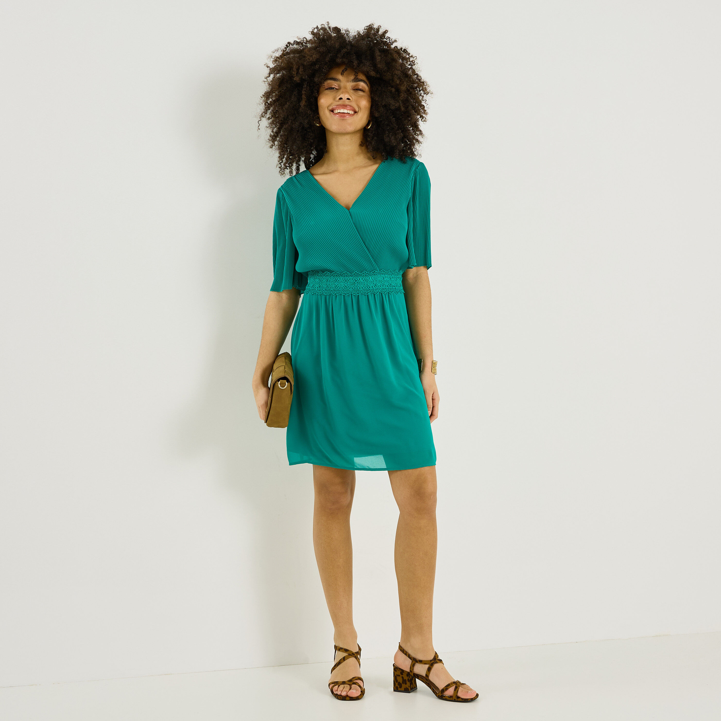 Robe habill&eacute;e unie longueur genou