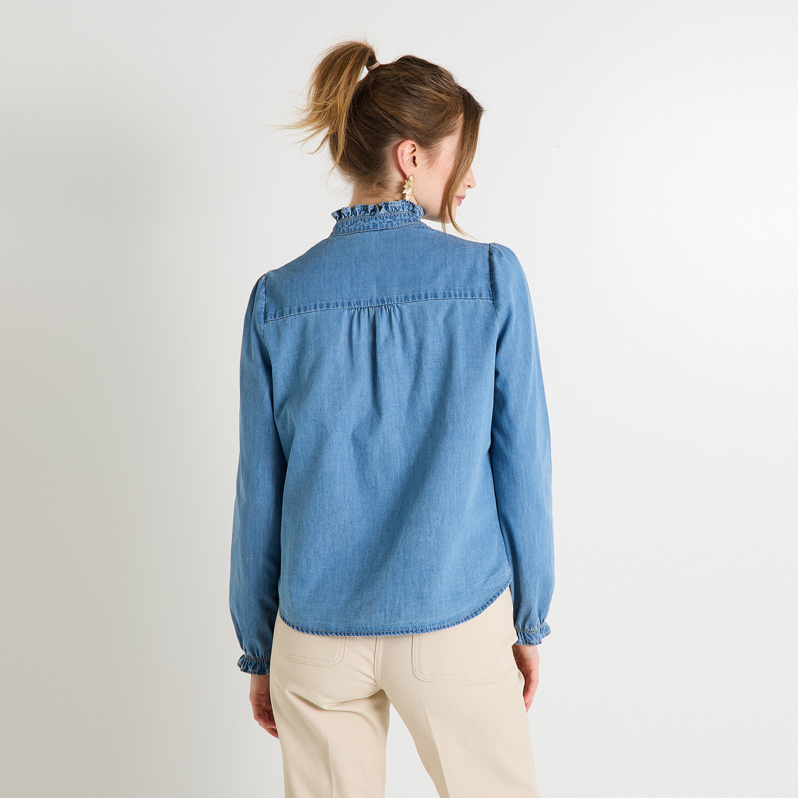 Chemise en denim &agrave; col montant femme