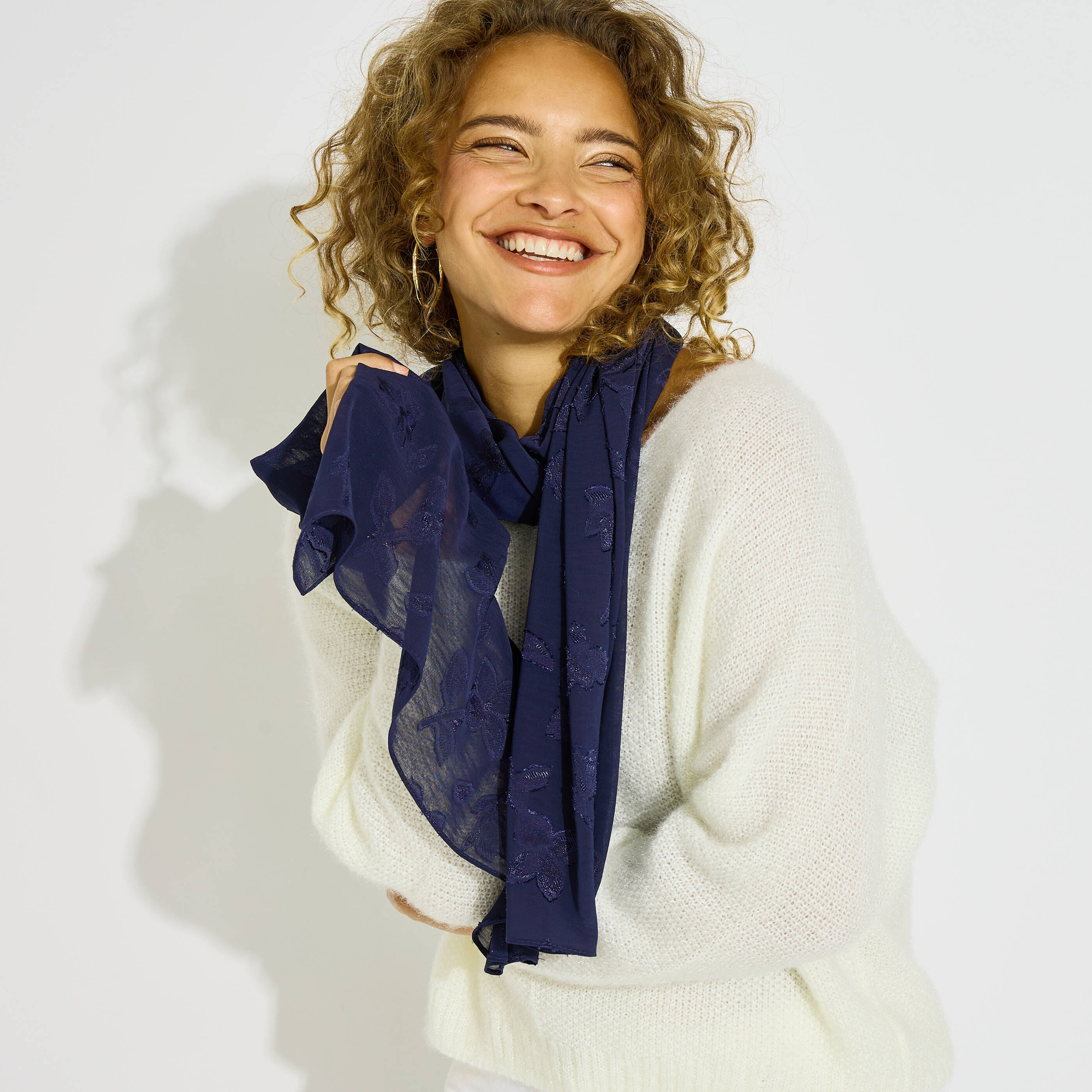 &Eacute;tole longue broderie floral femme