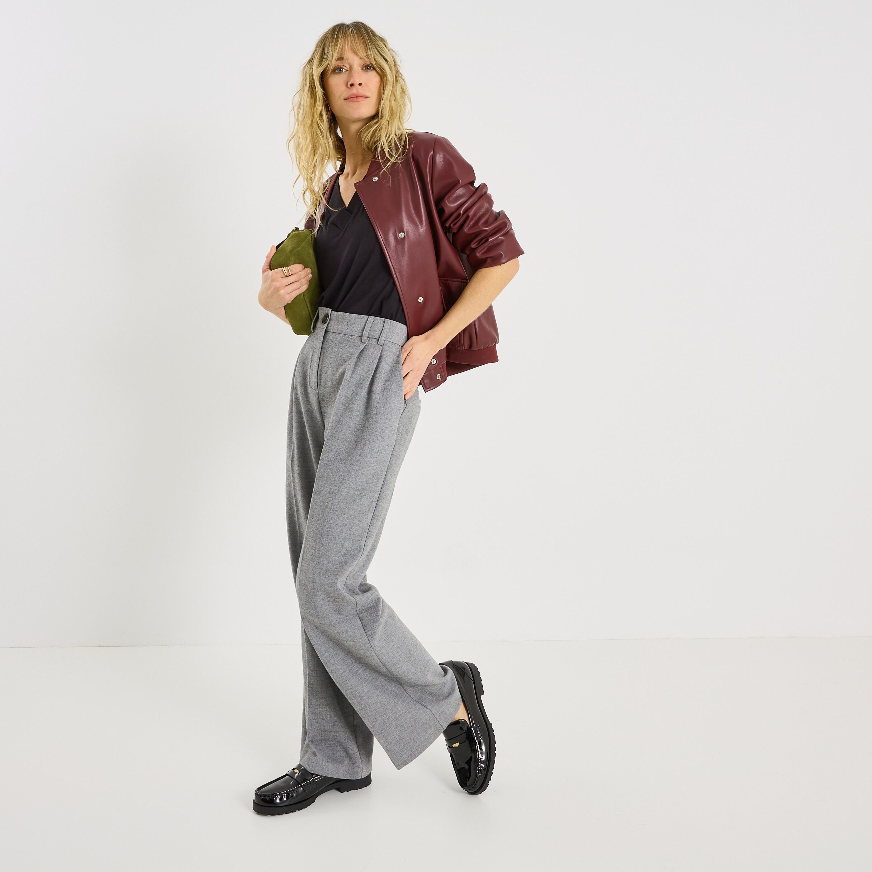 T-shirt col V liser&eacute;s brillants femme