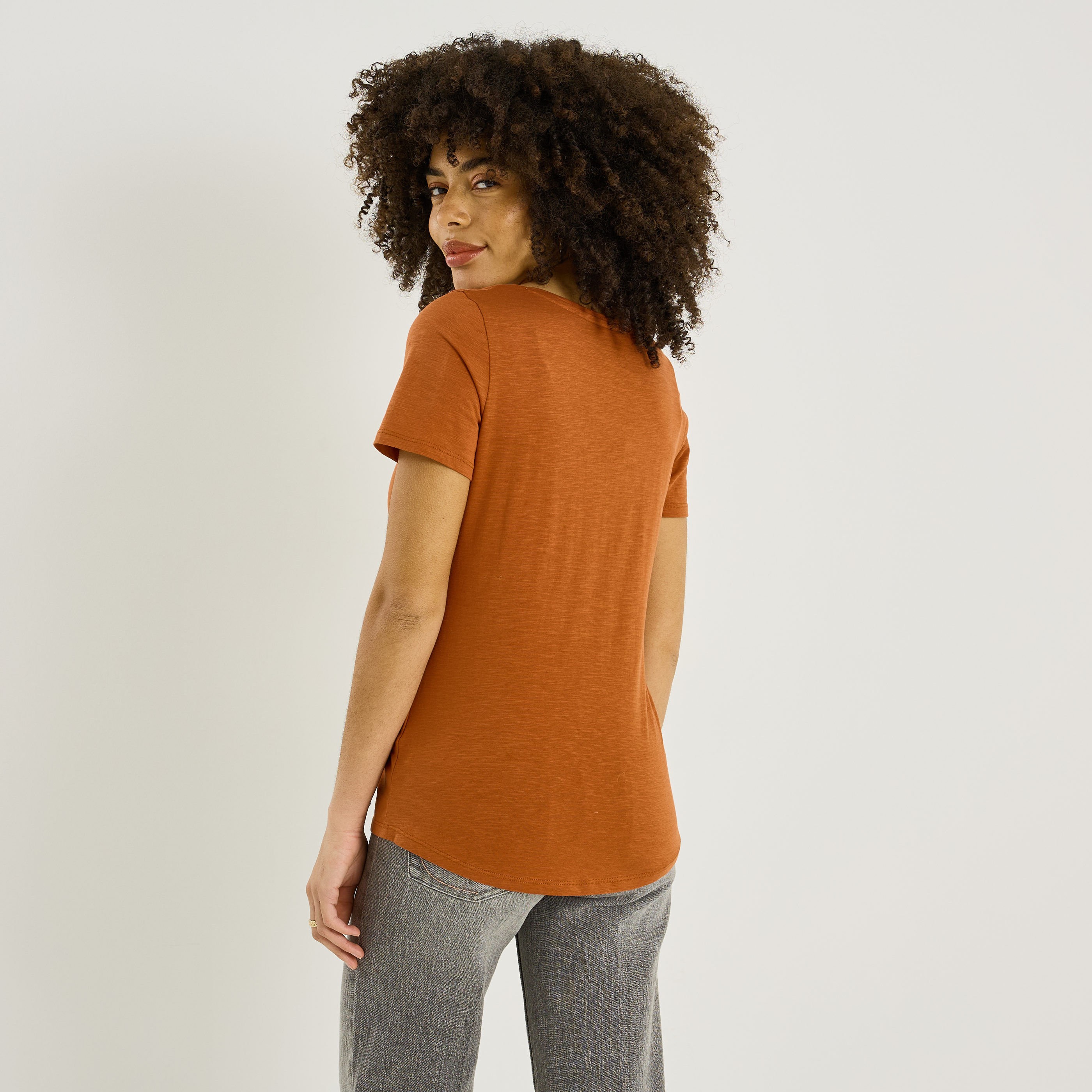 T-shirt uni &agrave; col V femme