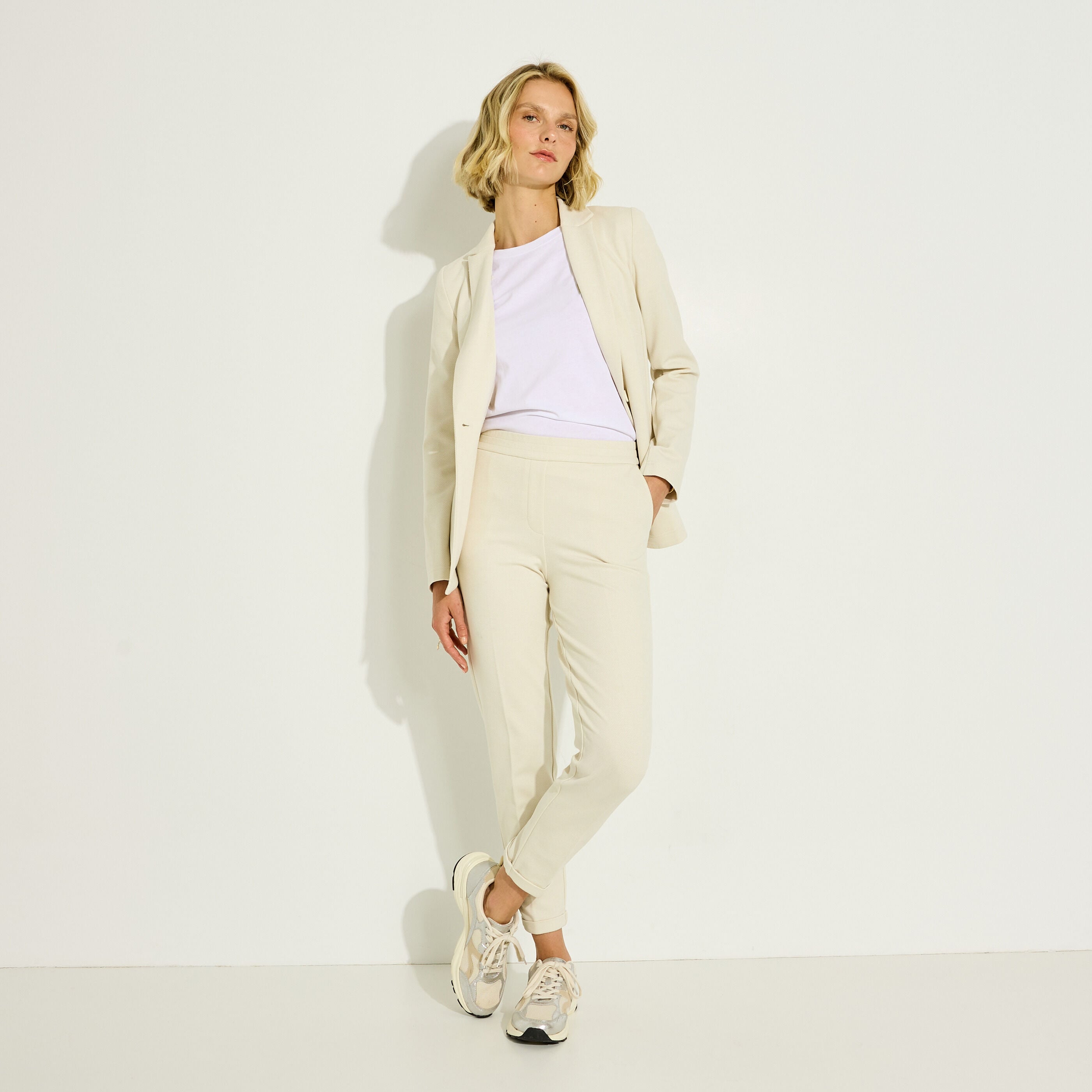 Pantalon ajust&eacute; en maille femme