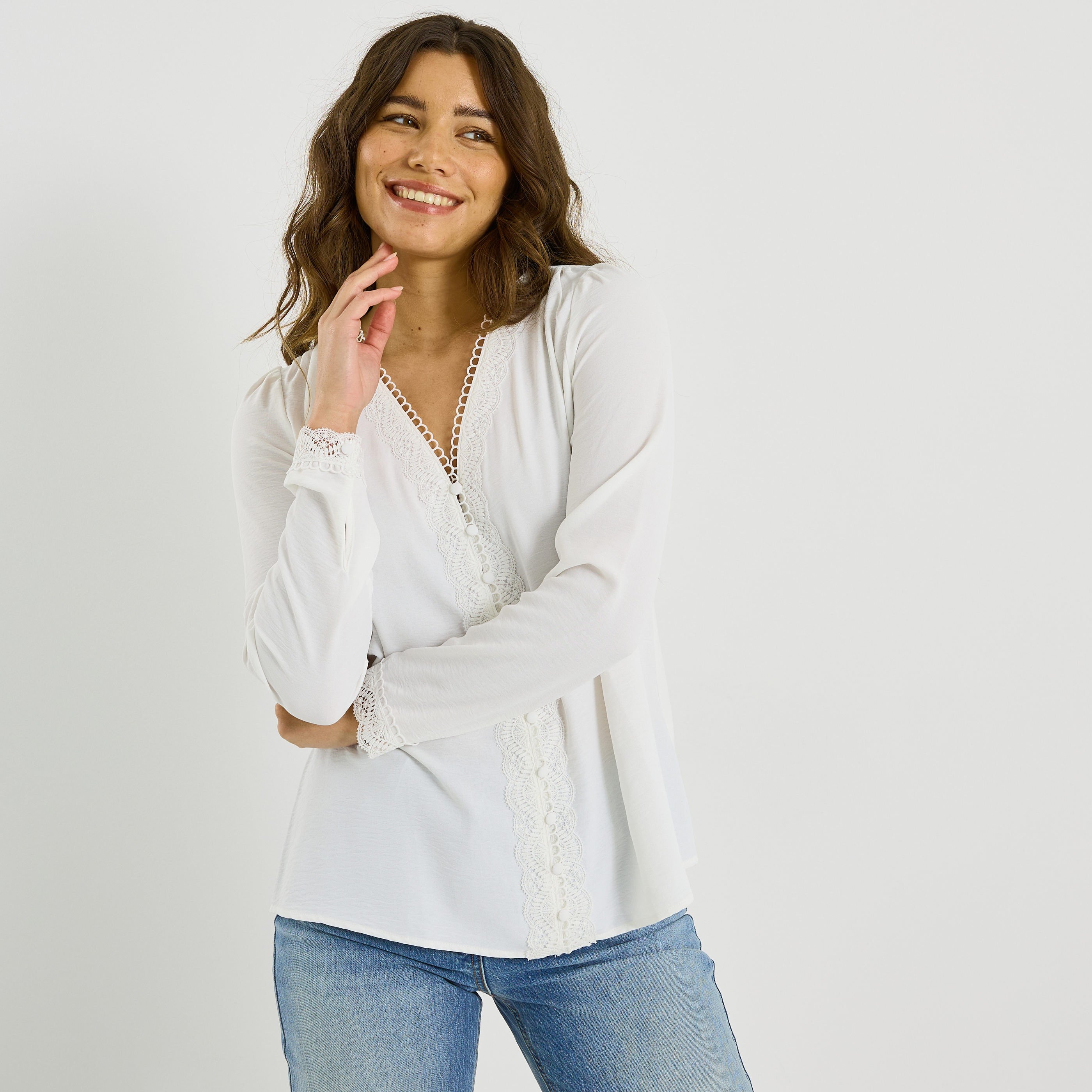 Blouse unie &agrave; d&eacute;tails ajour&eacute;s femme