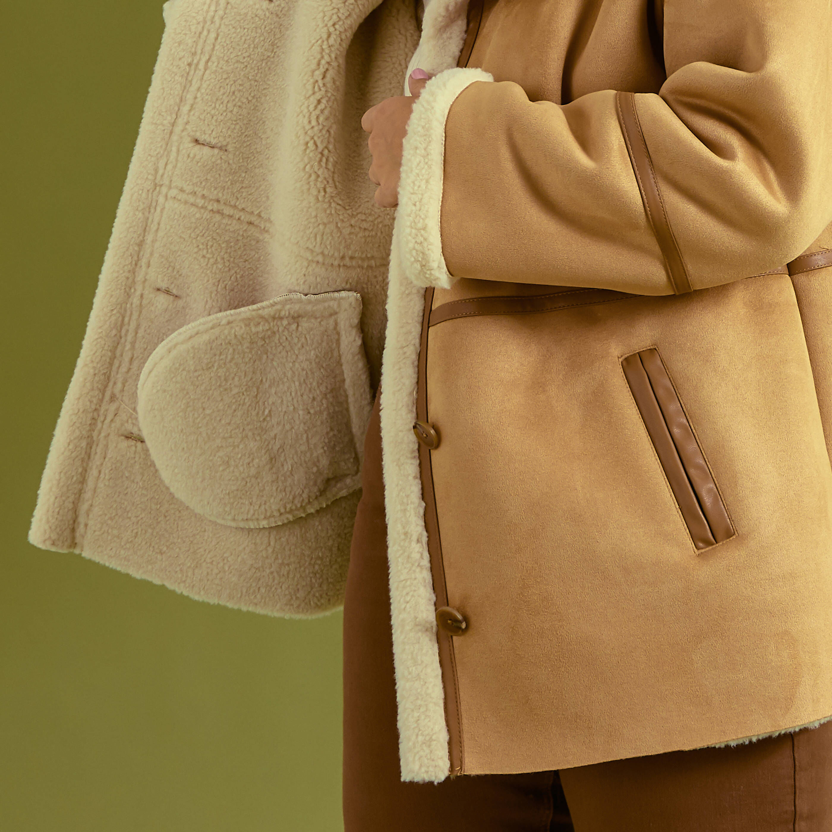 Manteau effet peau lain&eacute;e femme