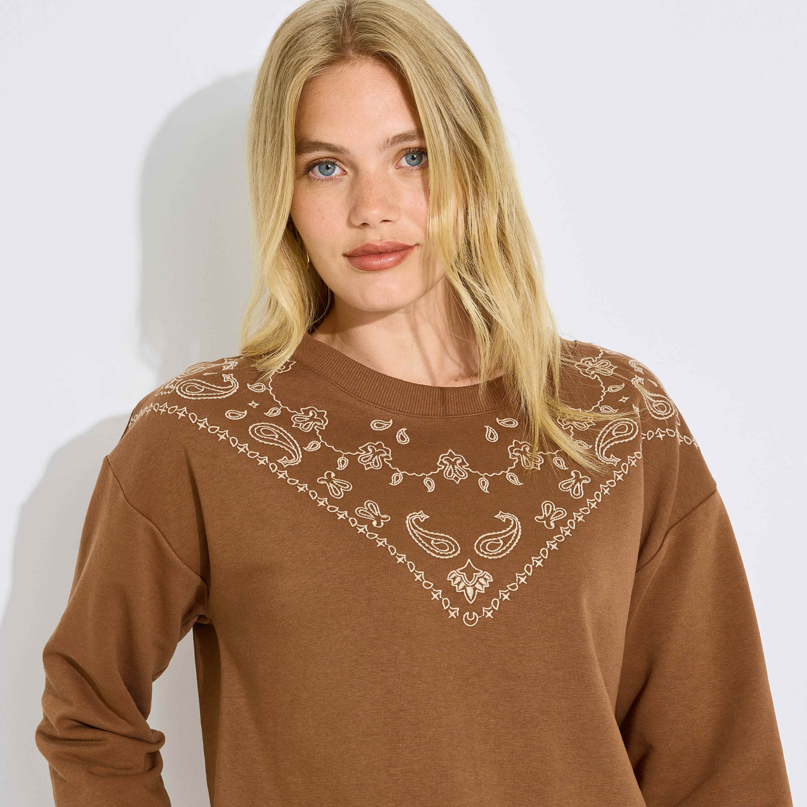 Sweat broderie bandana femme