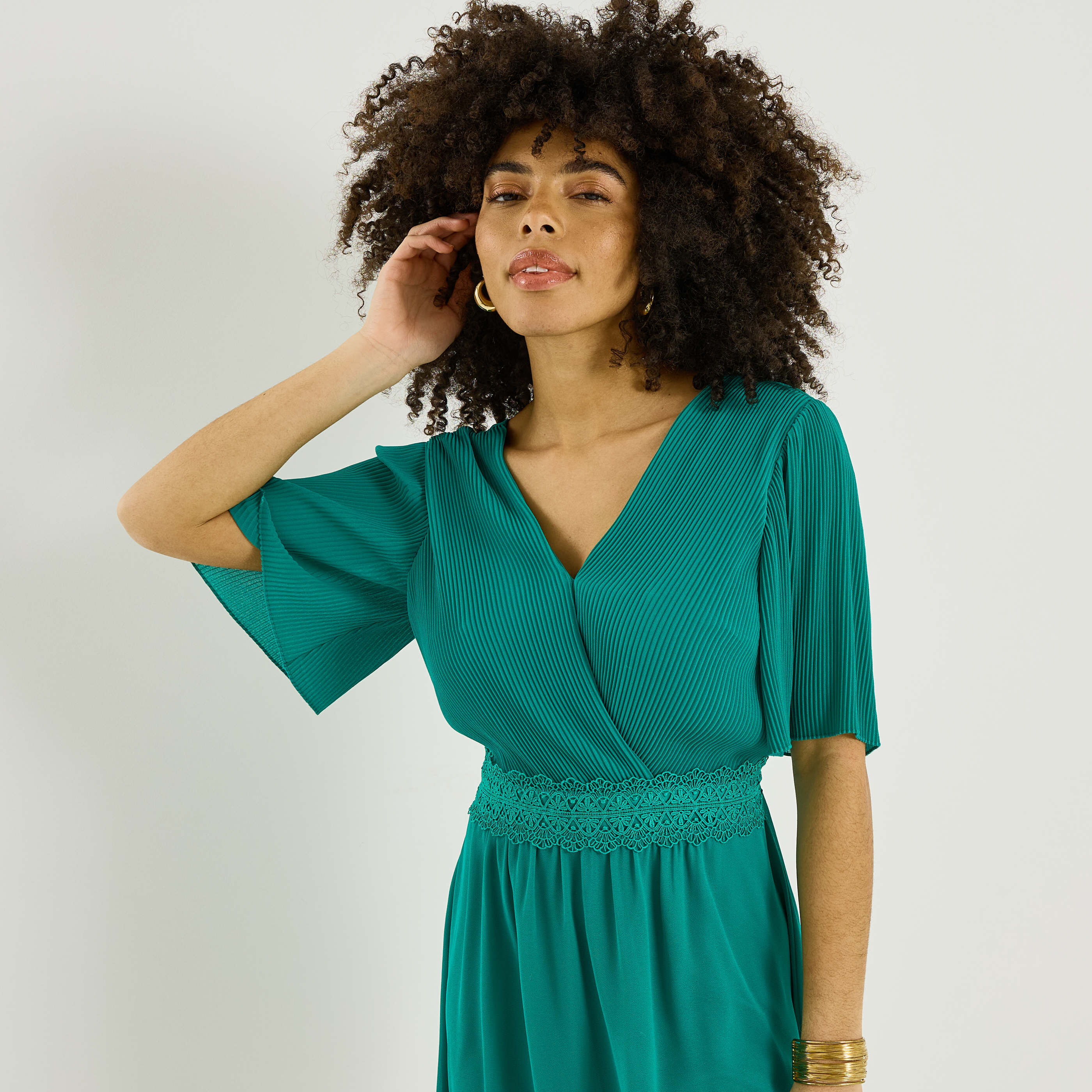 Robe habill&eacute;e unie longueur genou