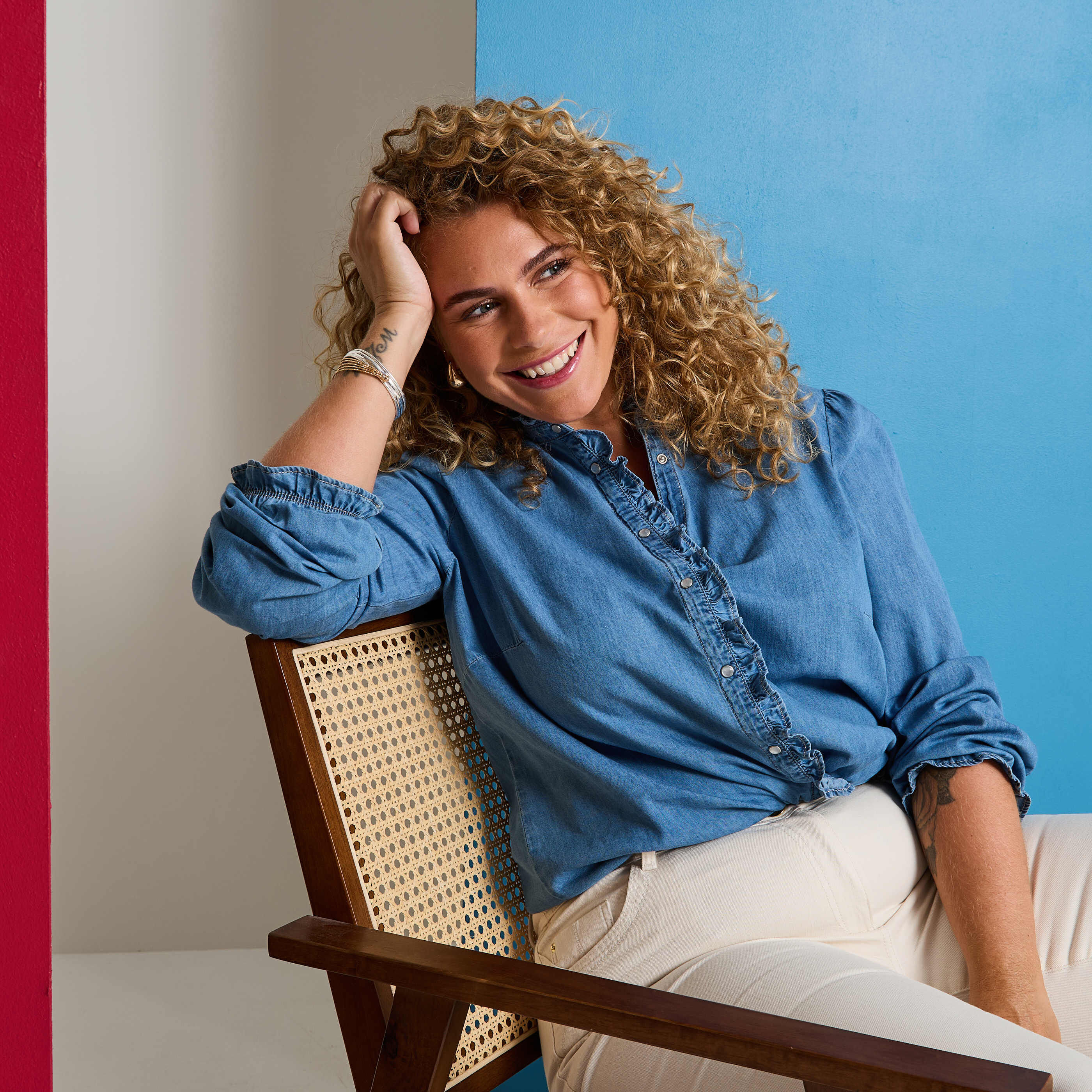 Chemise en denim &agrave; col montant femme