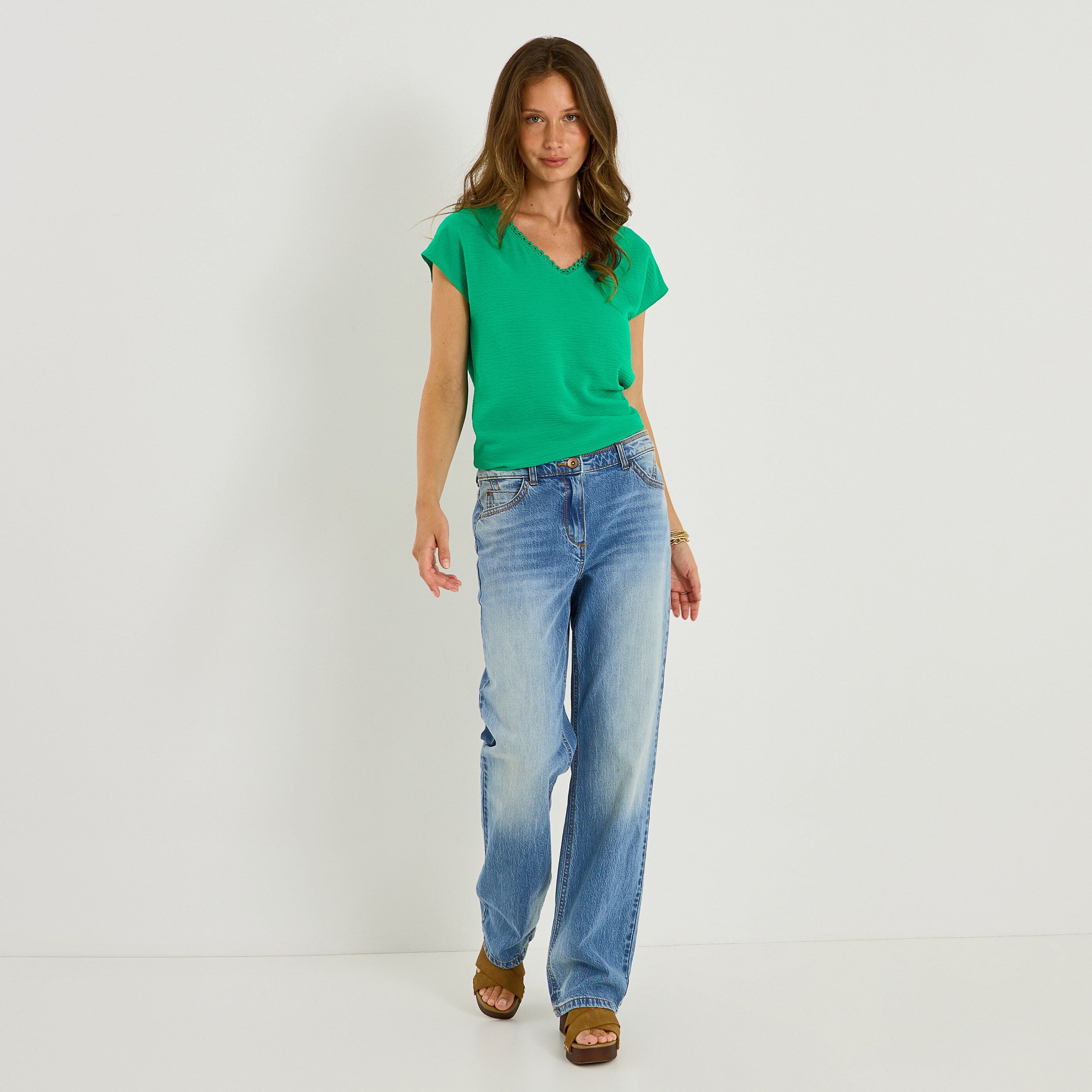 Blouse unie d&eacute;tails ajour&eacute;s femme