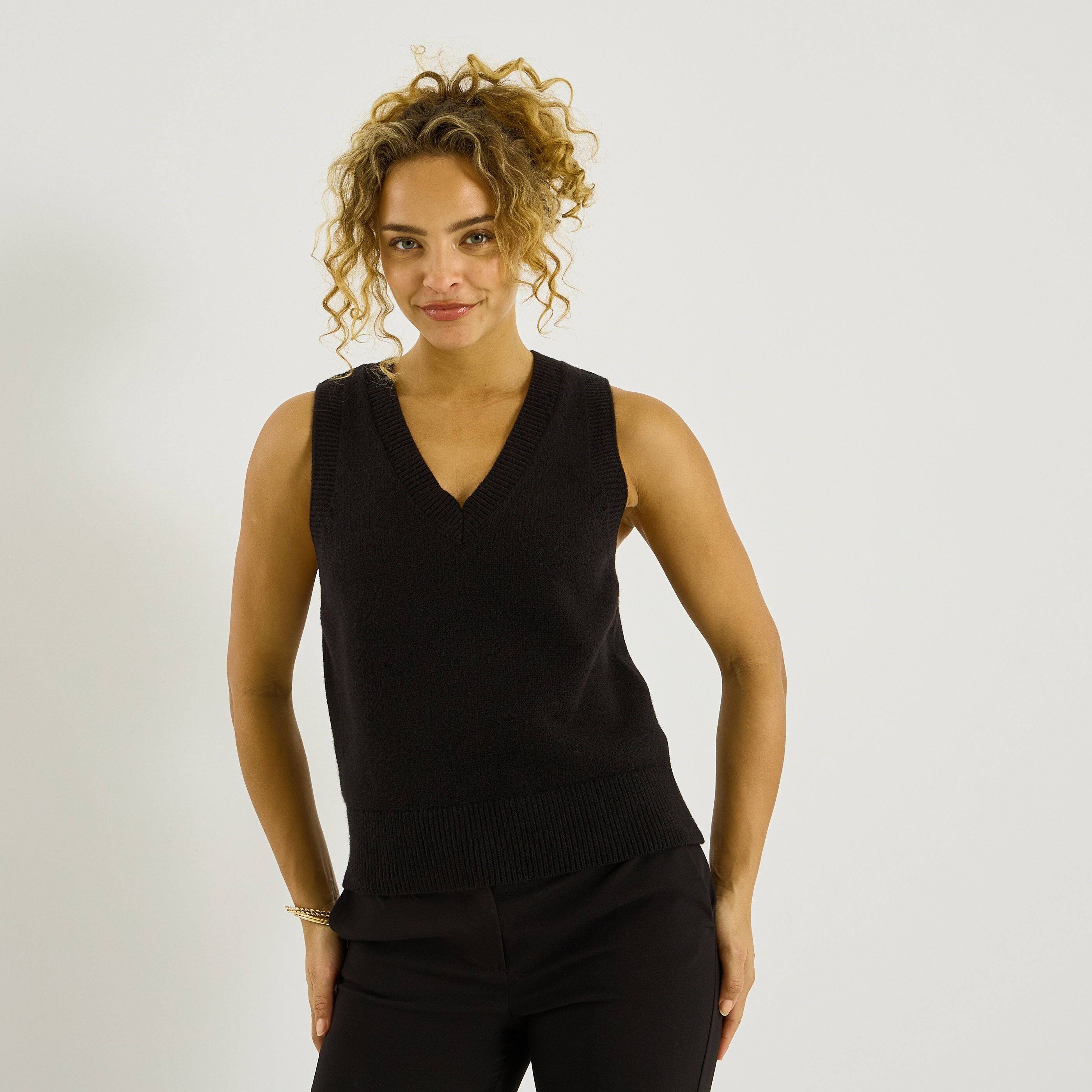 Pull col V sans manches femme