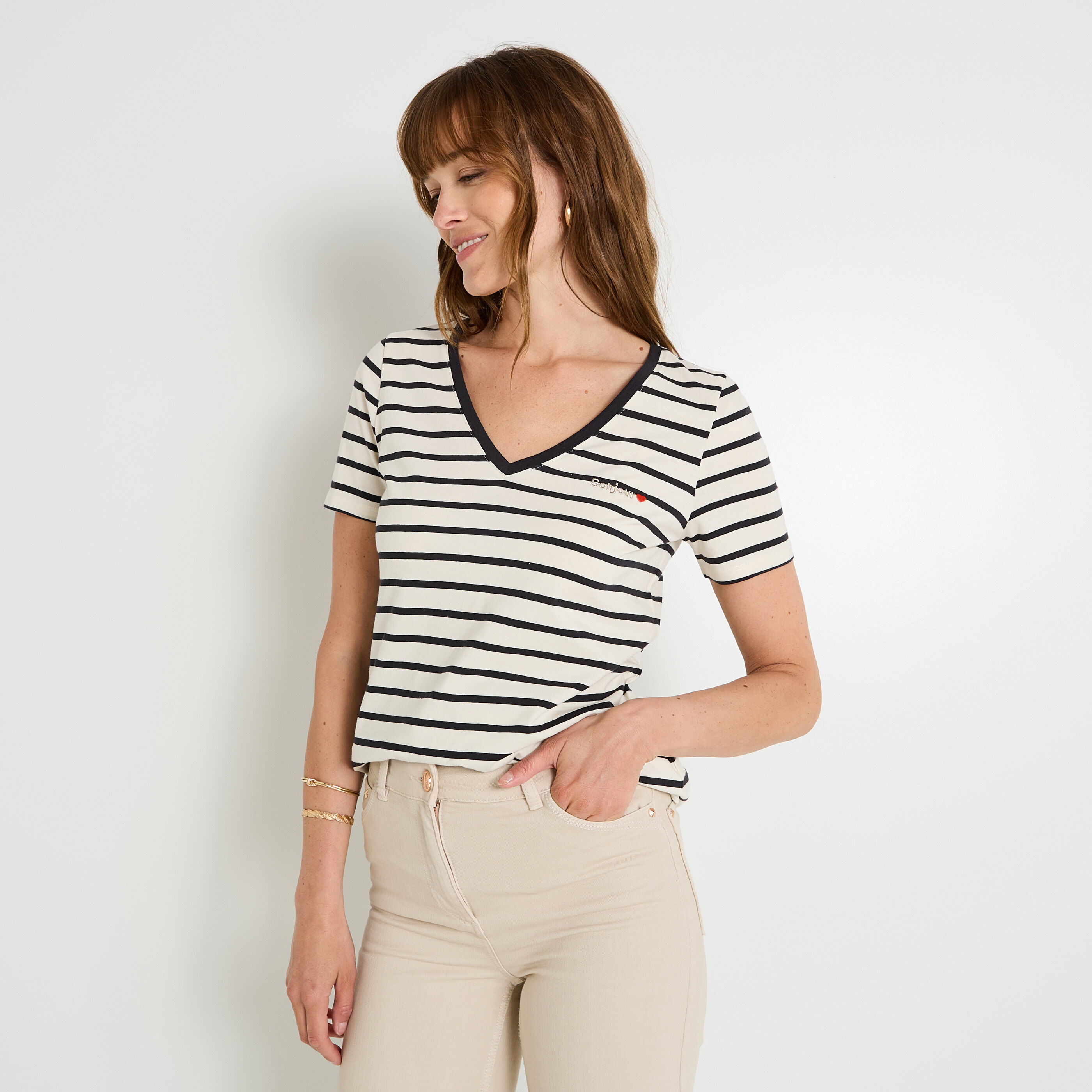 T-shirt ray&eacute; col V femme