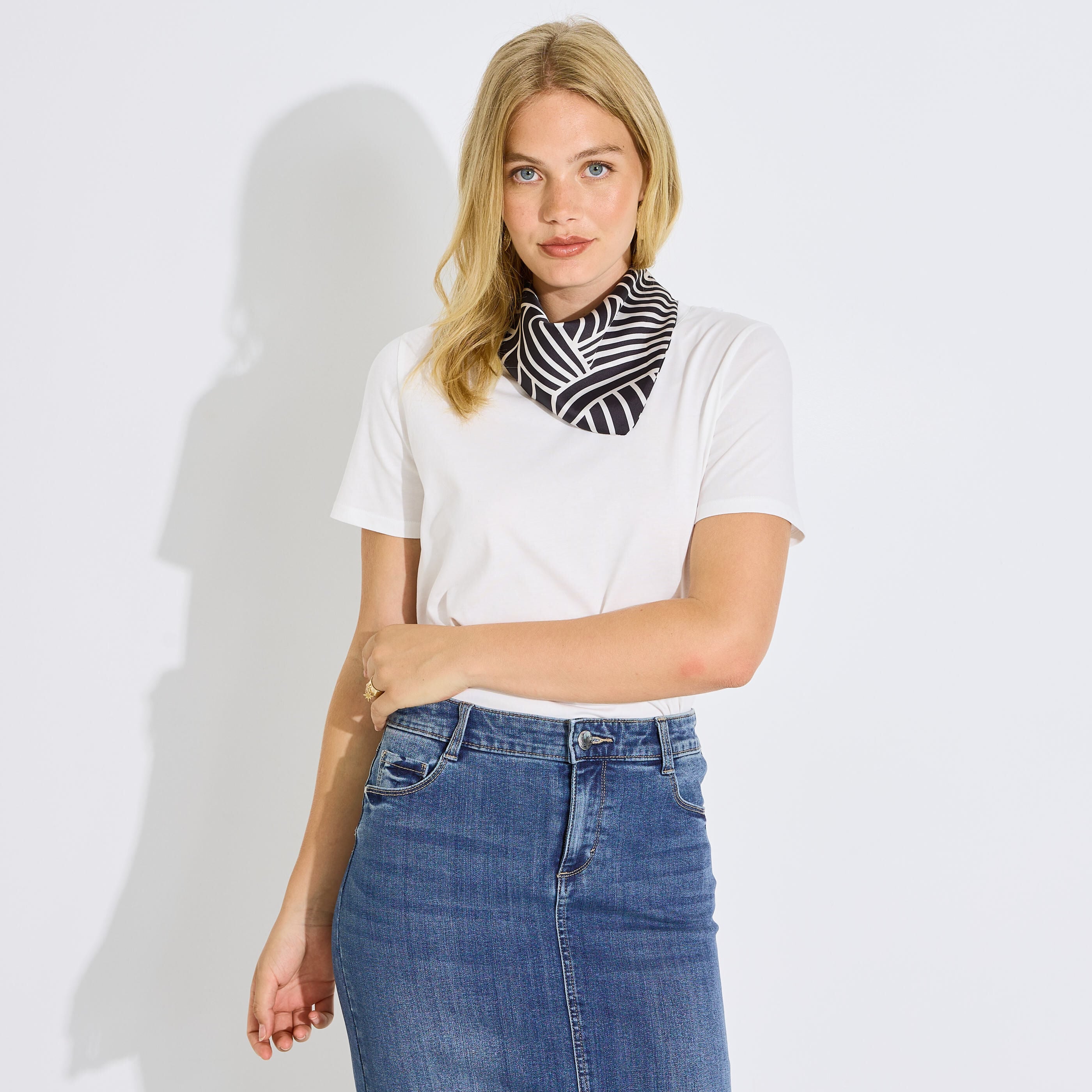T-shirt col rond avec foulard femme