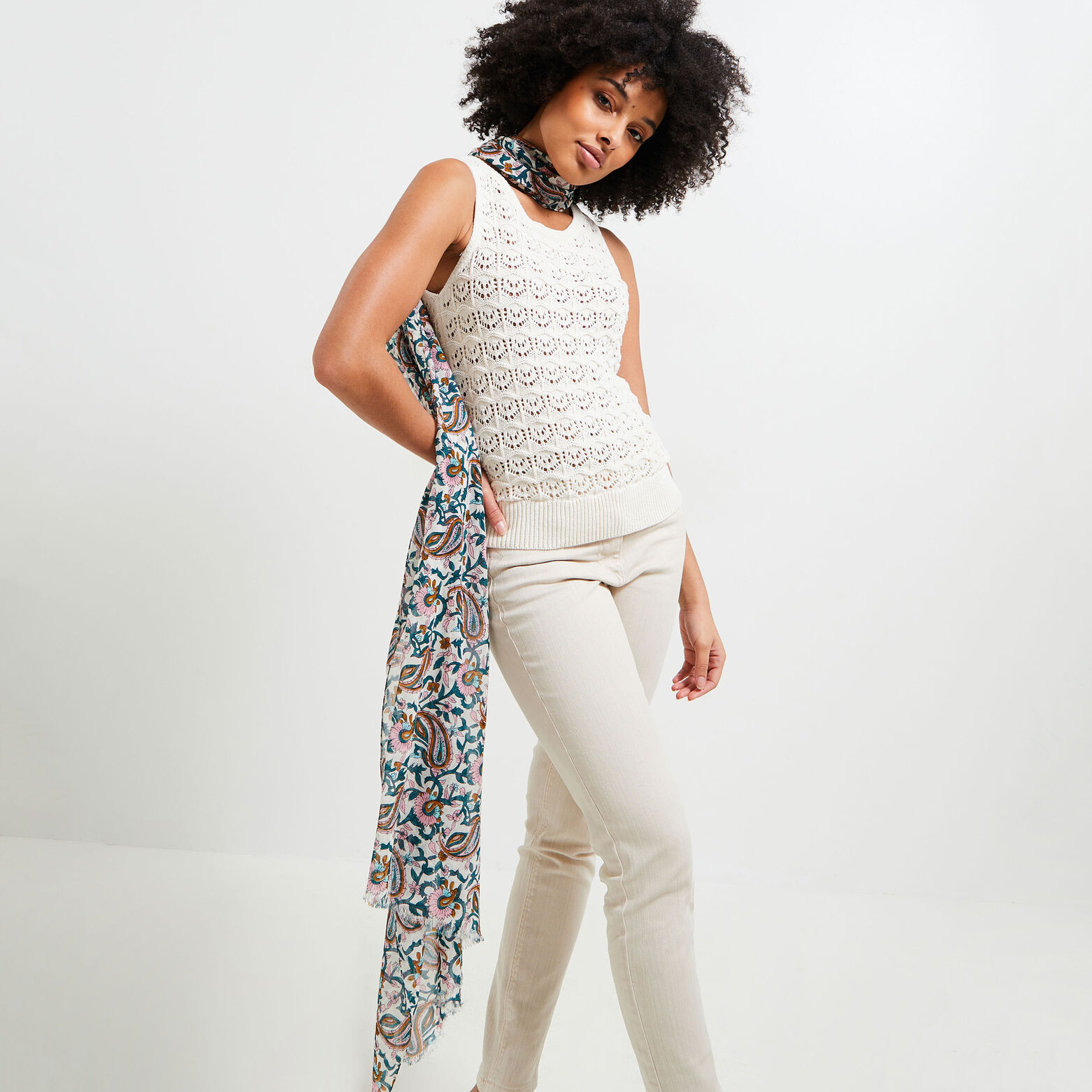 Etole motifs fleuris femme